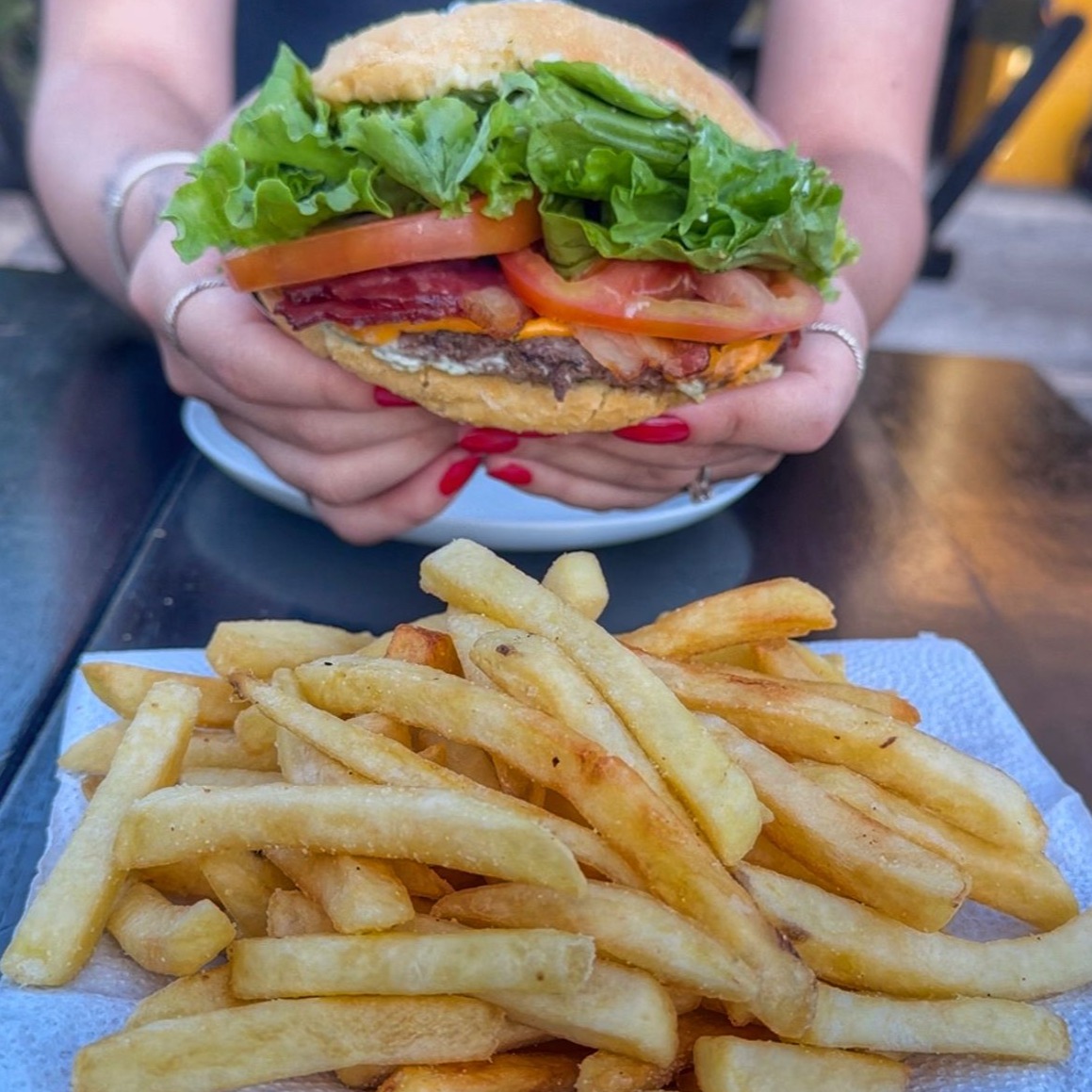 Simples Tradicional (Alface, Tomate, Bacon + Fritass