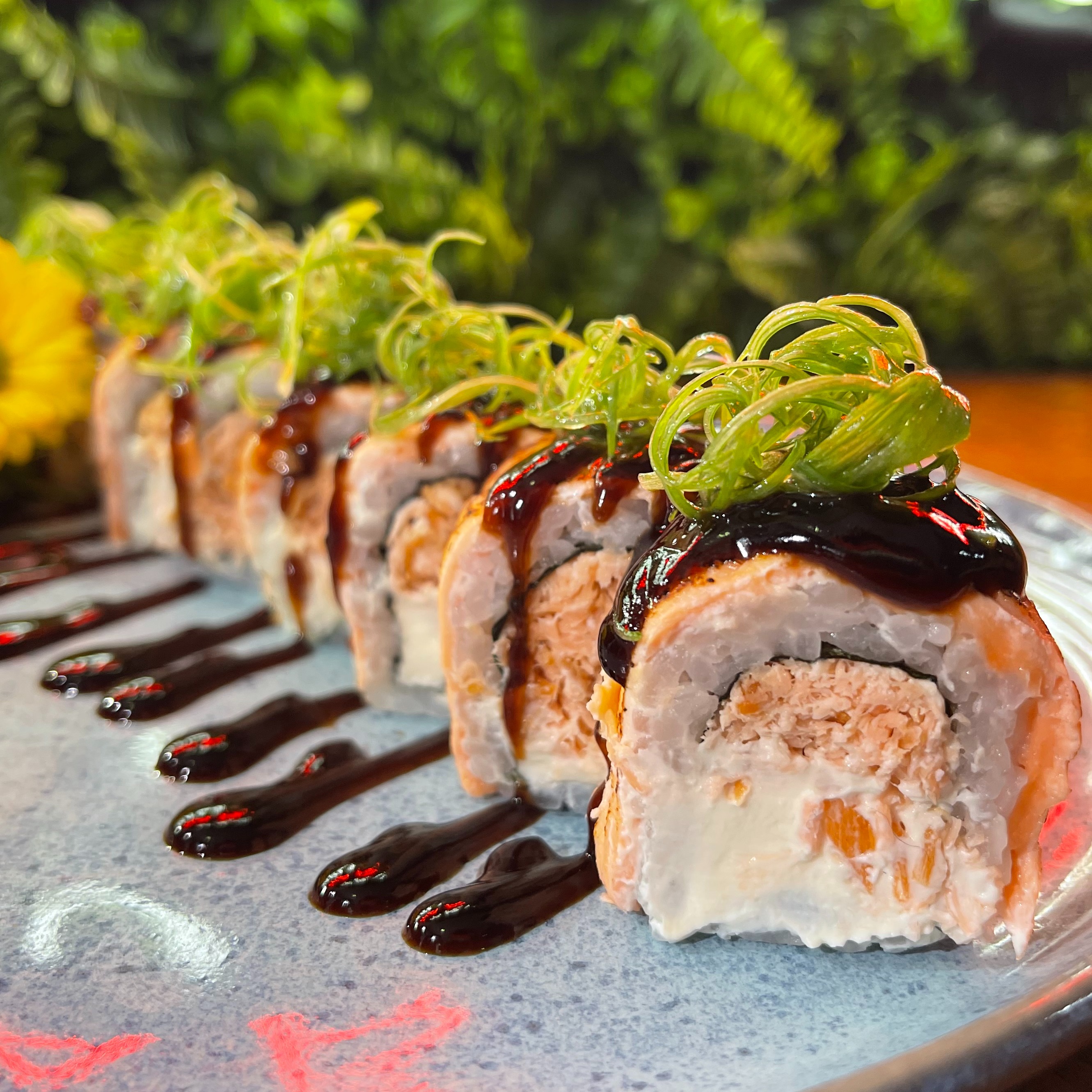 URAMAKI SALMÃO GRELHADO PHILADELPHIA (8un)