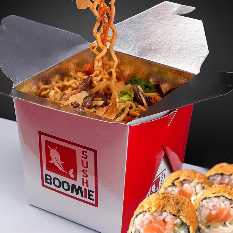 Yakisoba 300g + 1/2 porção Hots Filadelphia