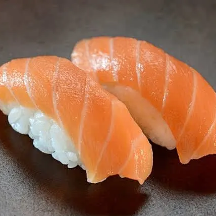 SUSHI SALMÃO - 2 UN