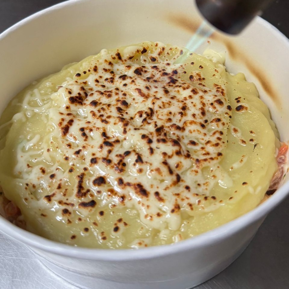 Escondidinho de frango gratinado 