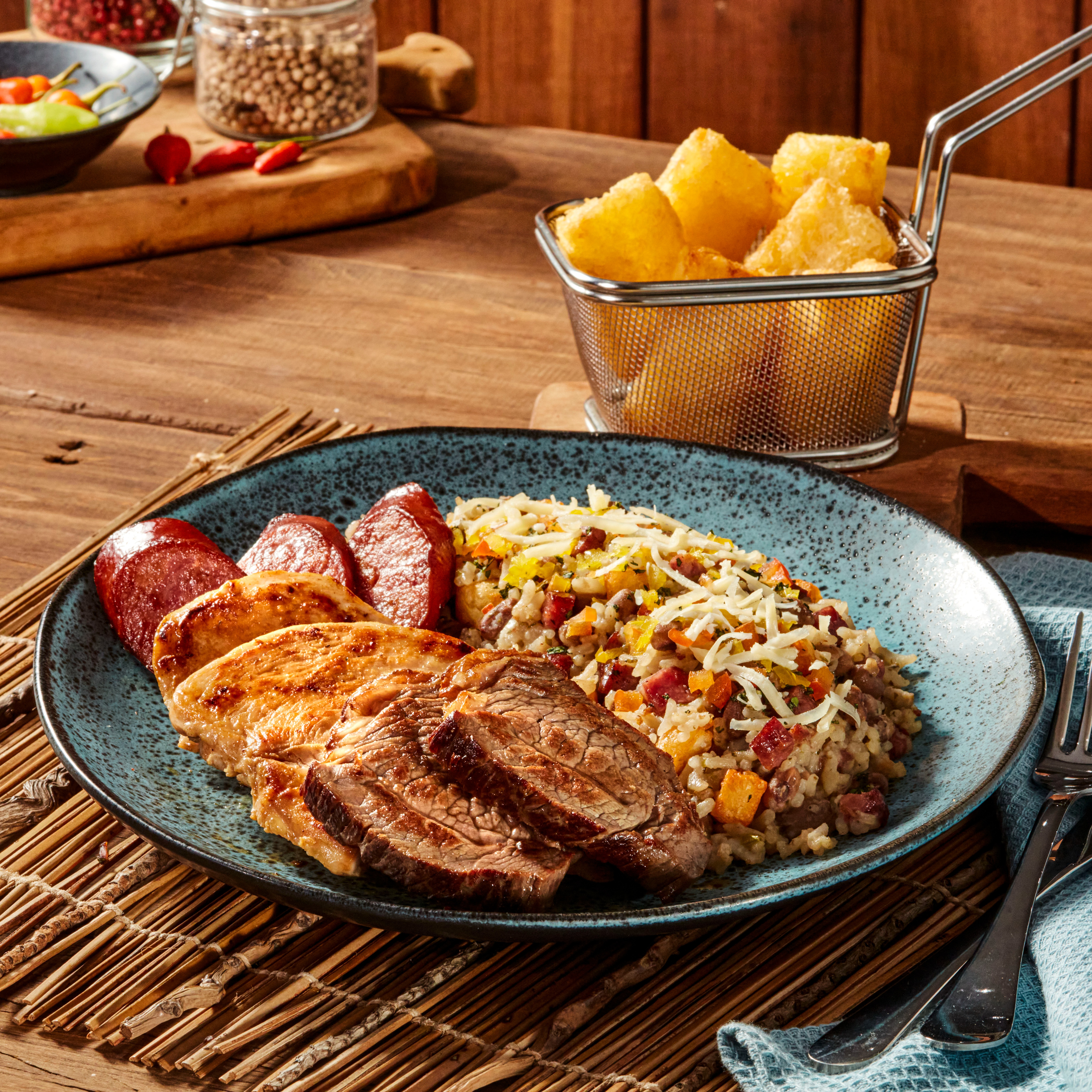 Mistão - Churrasco misto com baião de dois e aipim frito (P4)