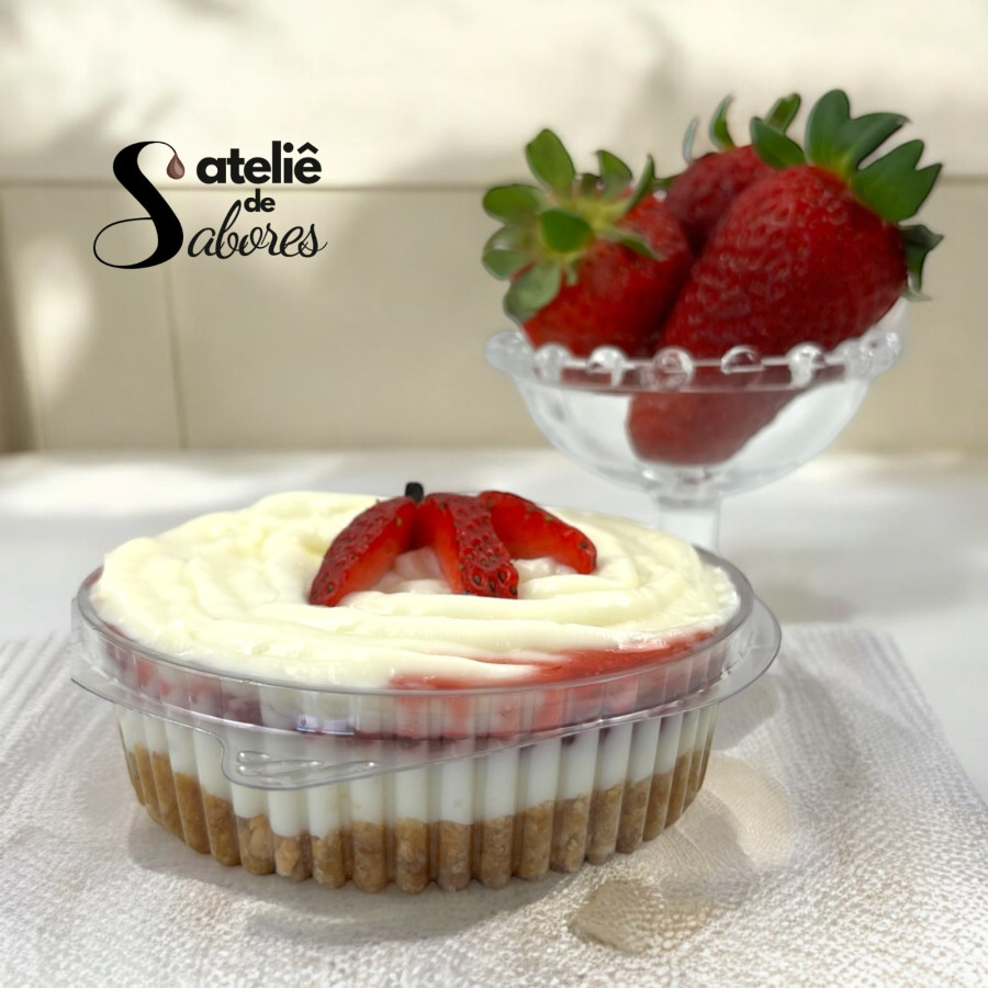 TORTA DE MOUSSE DE MORANGO