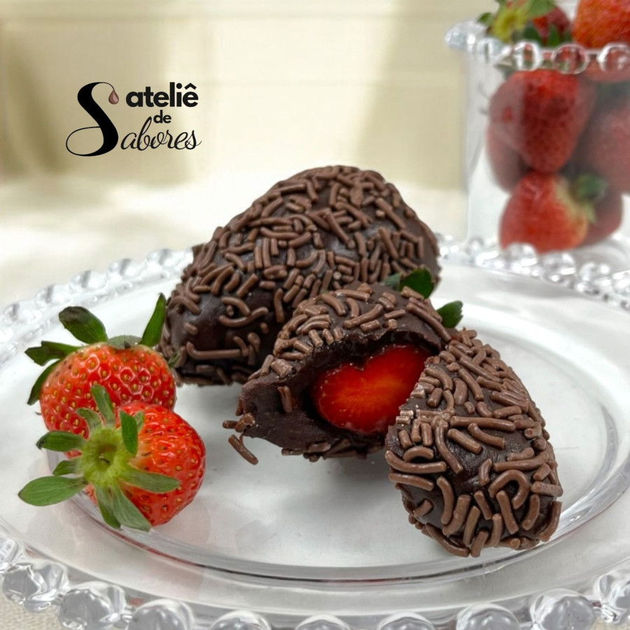 COXINHA DE BRIGADEIRO COM MORANGO