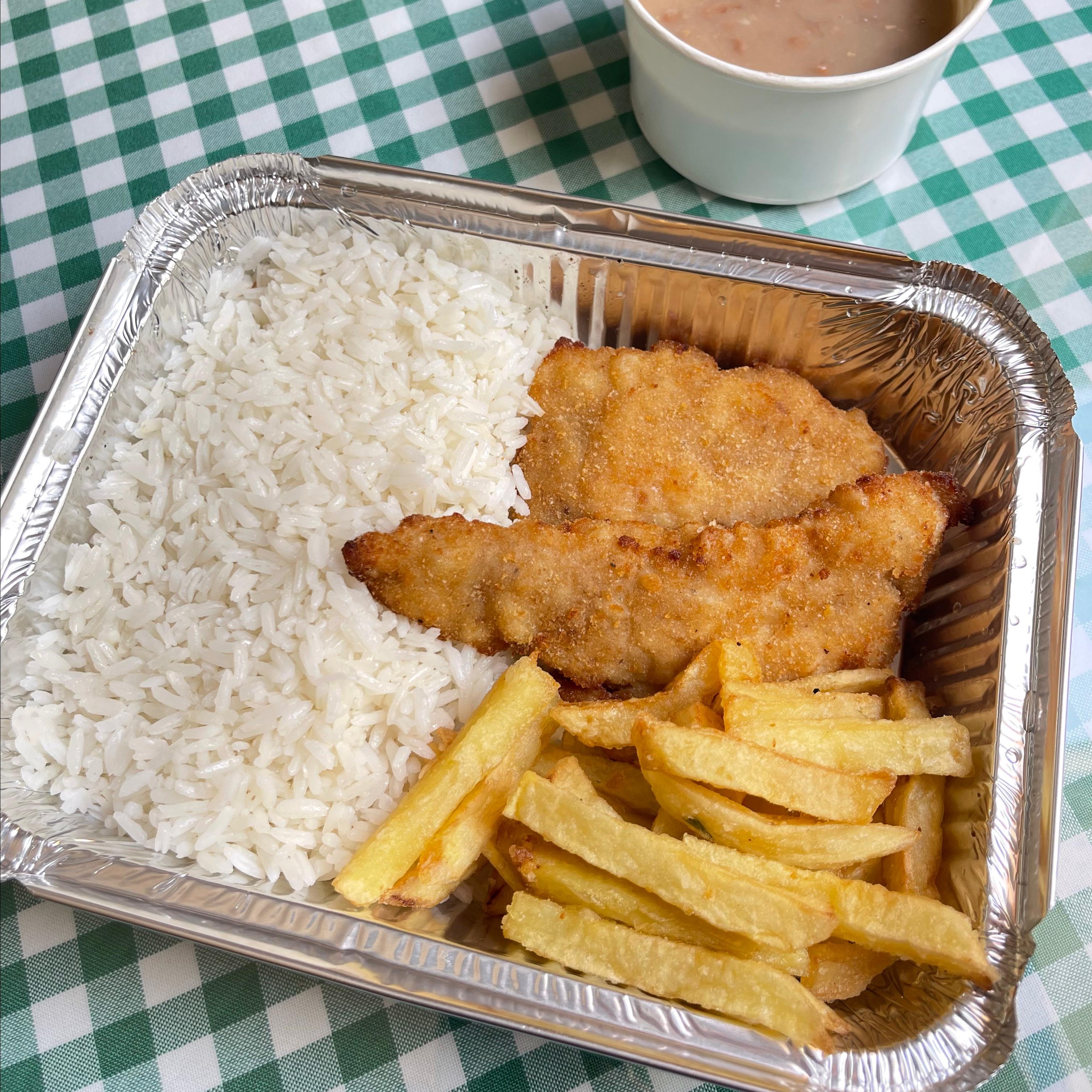 Filé de peixe á milanesa 