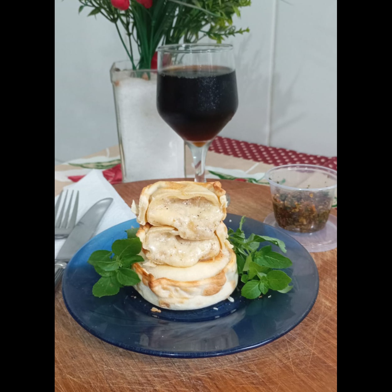 Empanada de Queijo e Cebola Caramelizada 