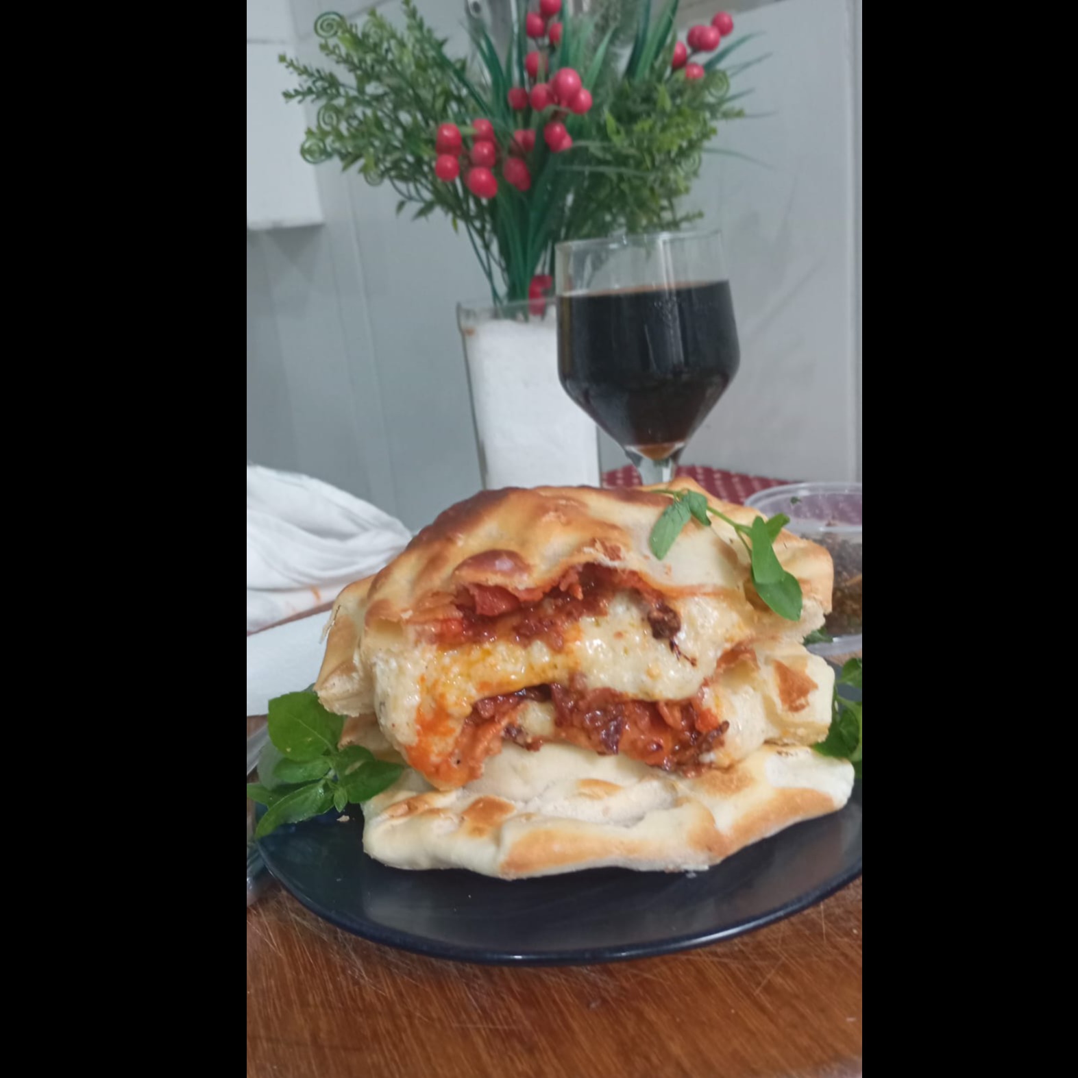 Empanada Redonda de Queijo Muçarela e Bacon Frito 