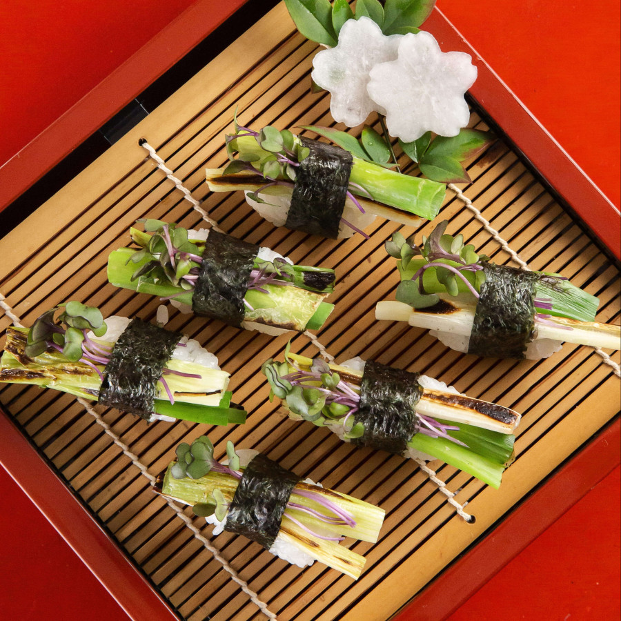 Niguiri de Cebolinha grelhada com Brotos - 6 peças