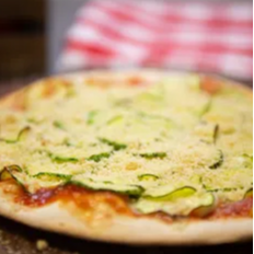 1 Pizza Salgada Plant-Based 35cm + 1 Pizza Doce Plant-Based 25cm + 1 Bebida 1,5l