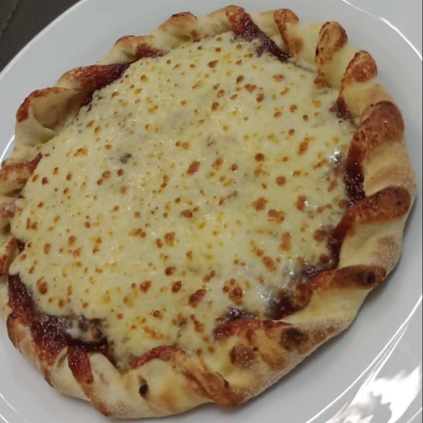 ESFIHA DE MUSSARELA E BACON