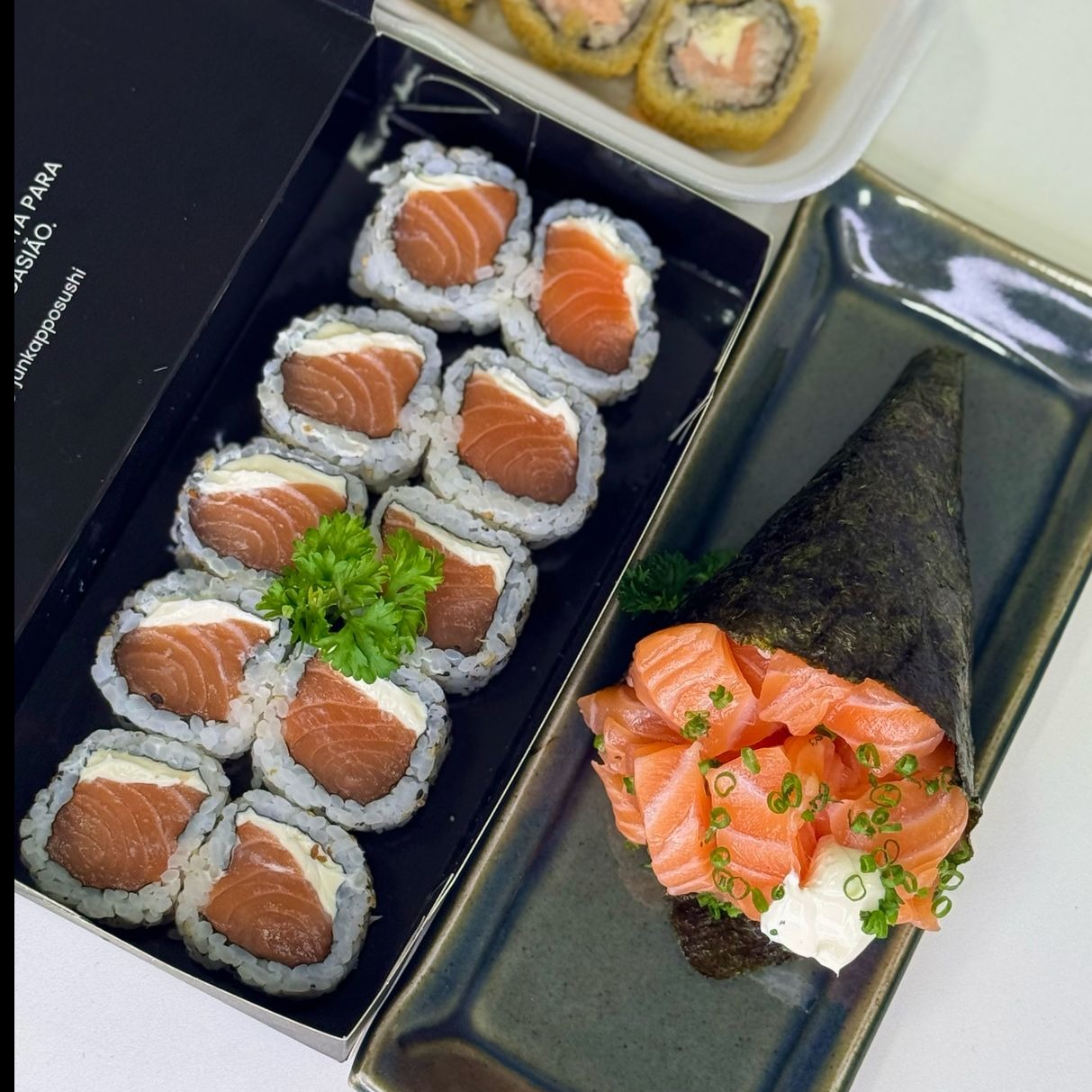 Combo Fila Salmão ( 20 Peças + 01 Temaki )