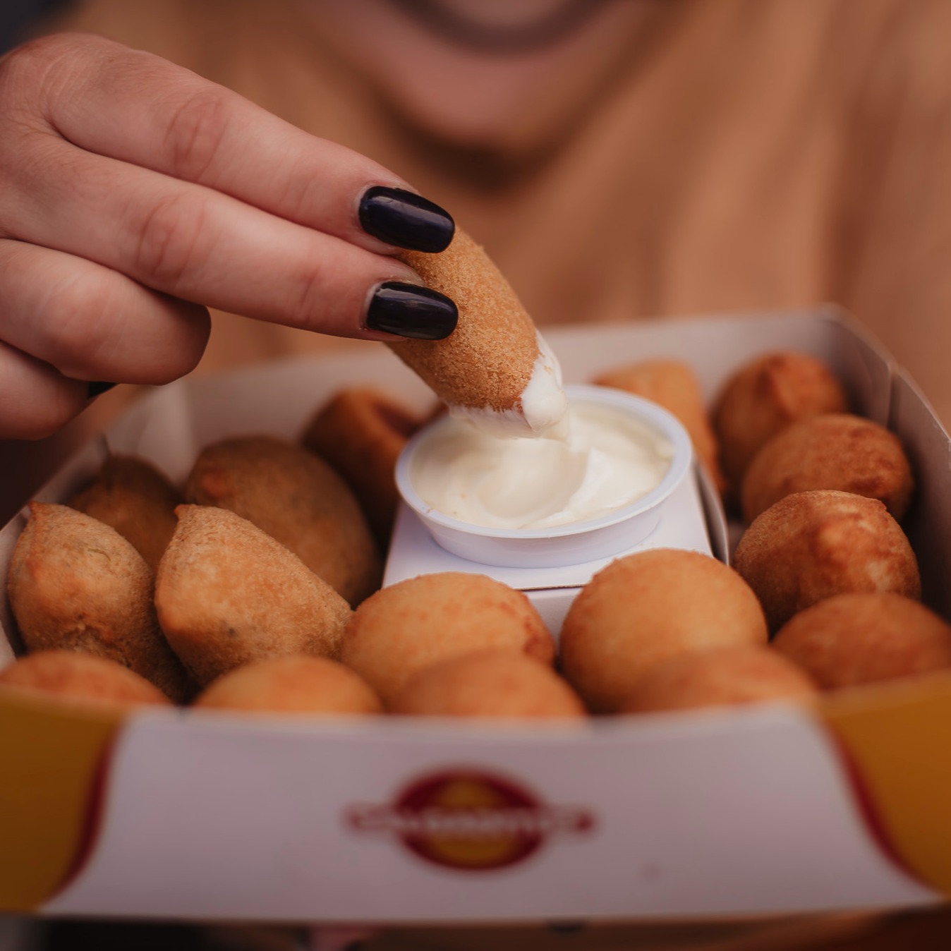 15 salgadinhos sortidos (4 Sabores) + Molho maionese grill 20