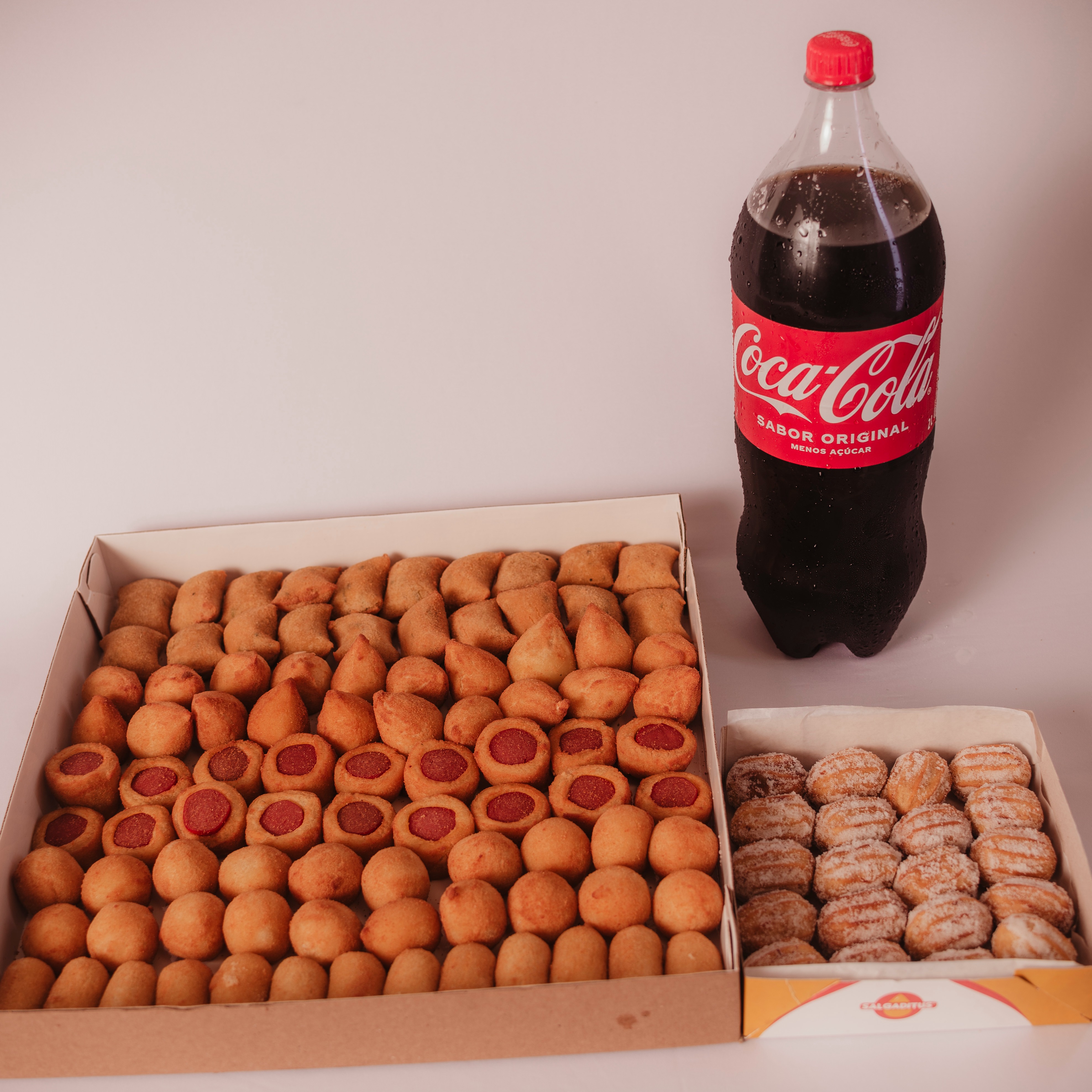 100 Salgaditus + 20 churros + refri 2 Litros