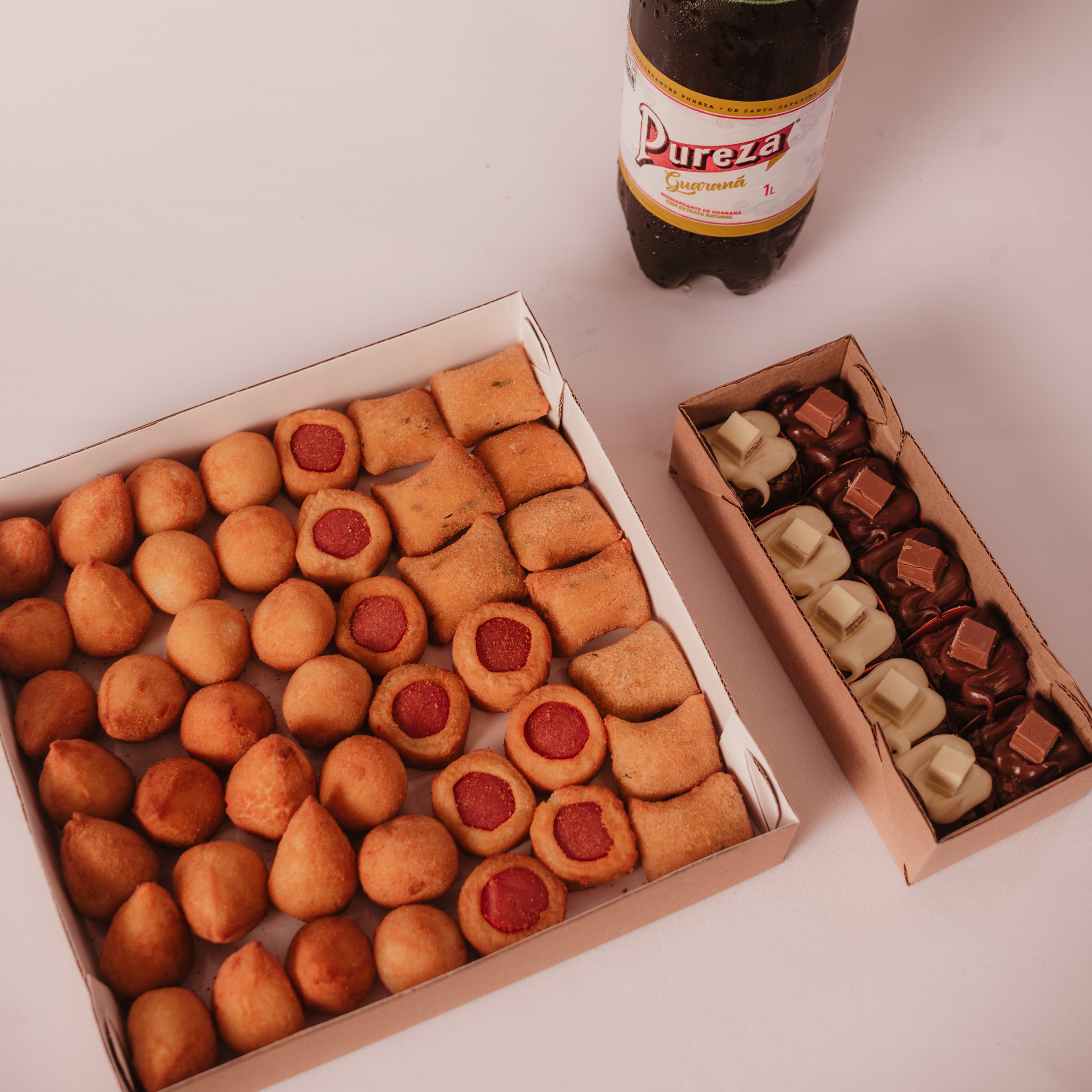 100 Salgaditus fritos + 20 mini brownies + Refri 2 litros