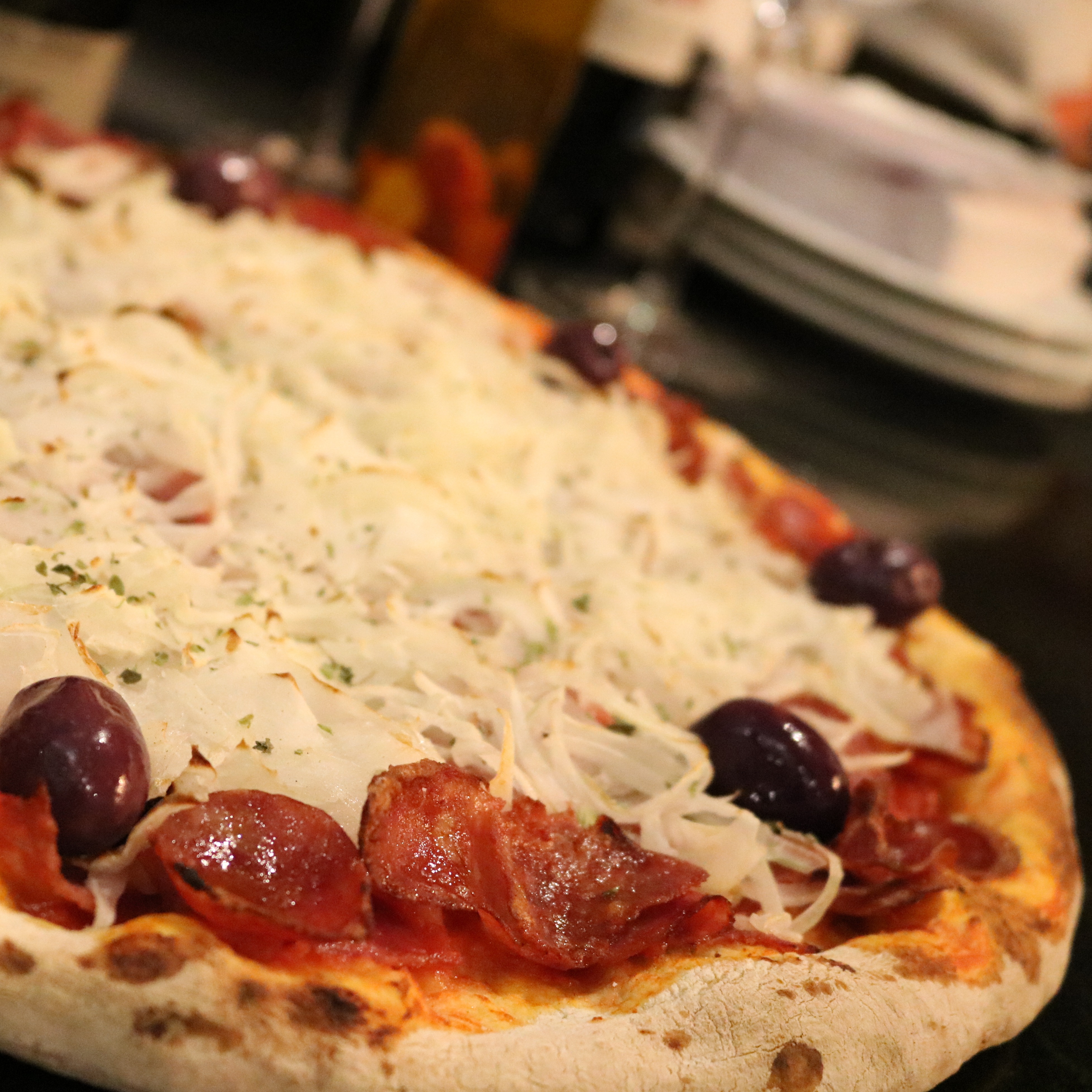 1/2 Calabresa Tradicional 1/2 Mozzarella