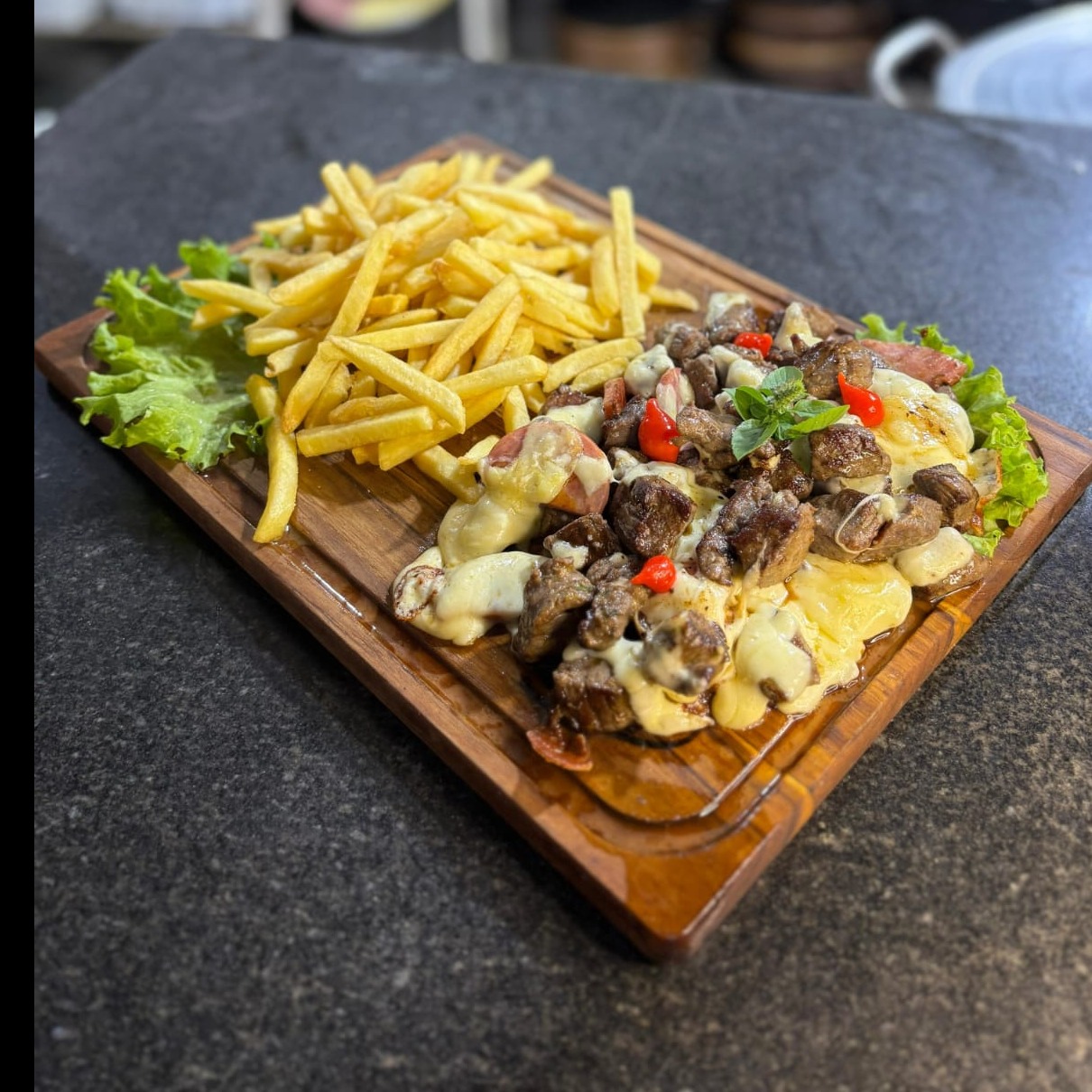 FILÉ XADREZ C/QUEIJO, CALABRESA + FRITAS