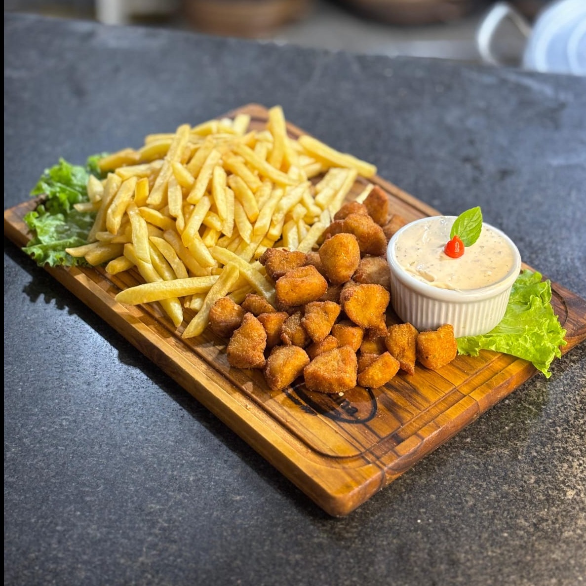 ISCAS DE PEIXE + FRITAS