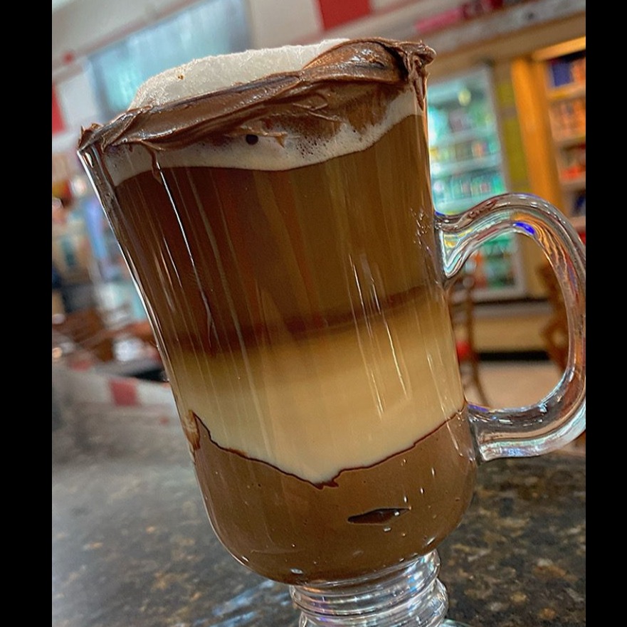 Mochaccino de Avelã com borda de Nutella