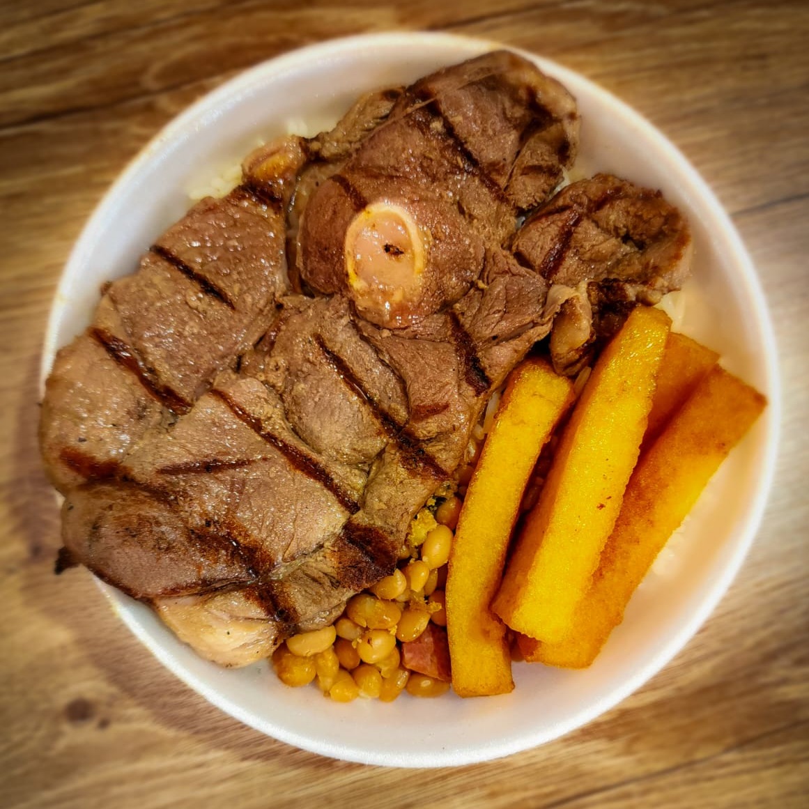 Marmitex - Carneiro Grelhado, Arroz, Feijão, Polenta Crocante .