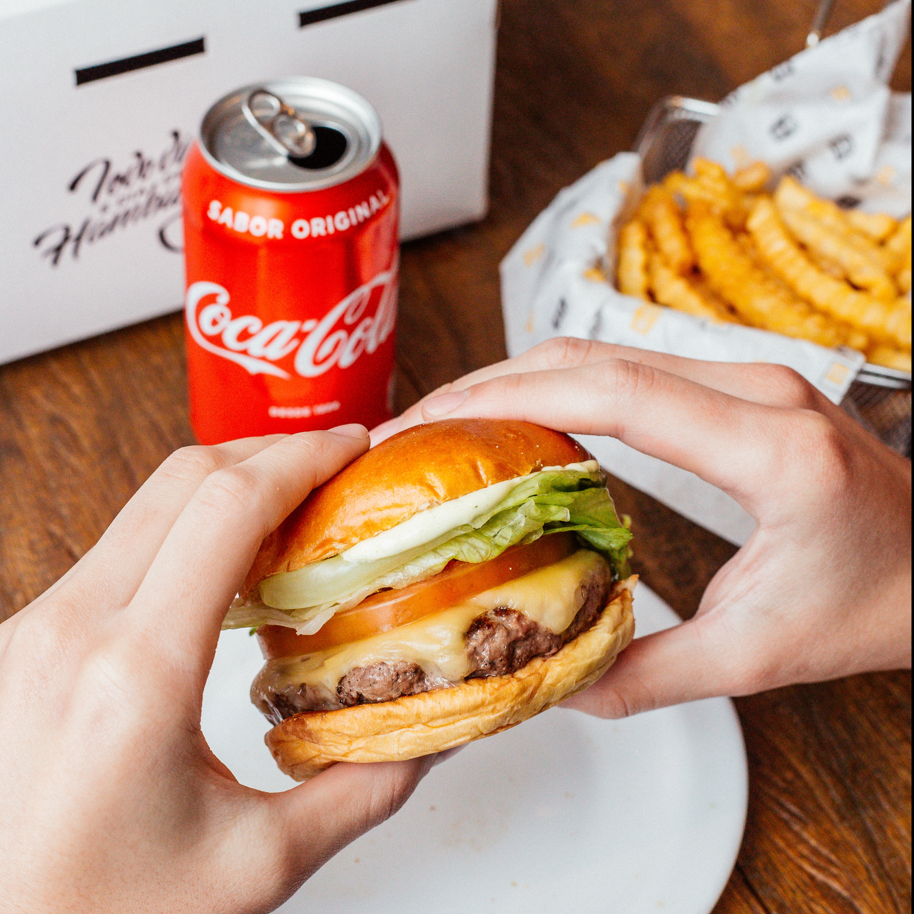 COMBO INDIVIDUAL = 1 burger + 1 batata + 1 refrigerante