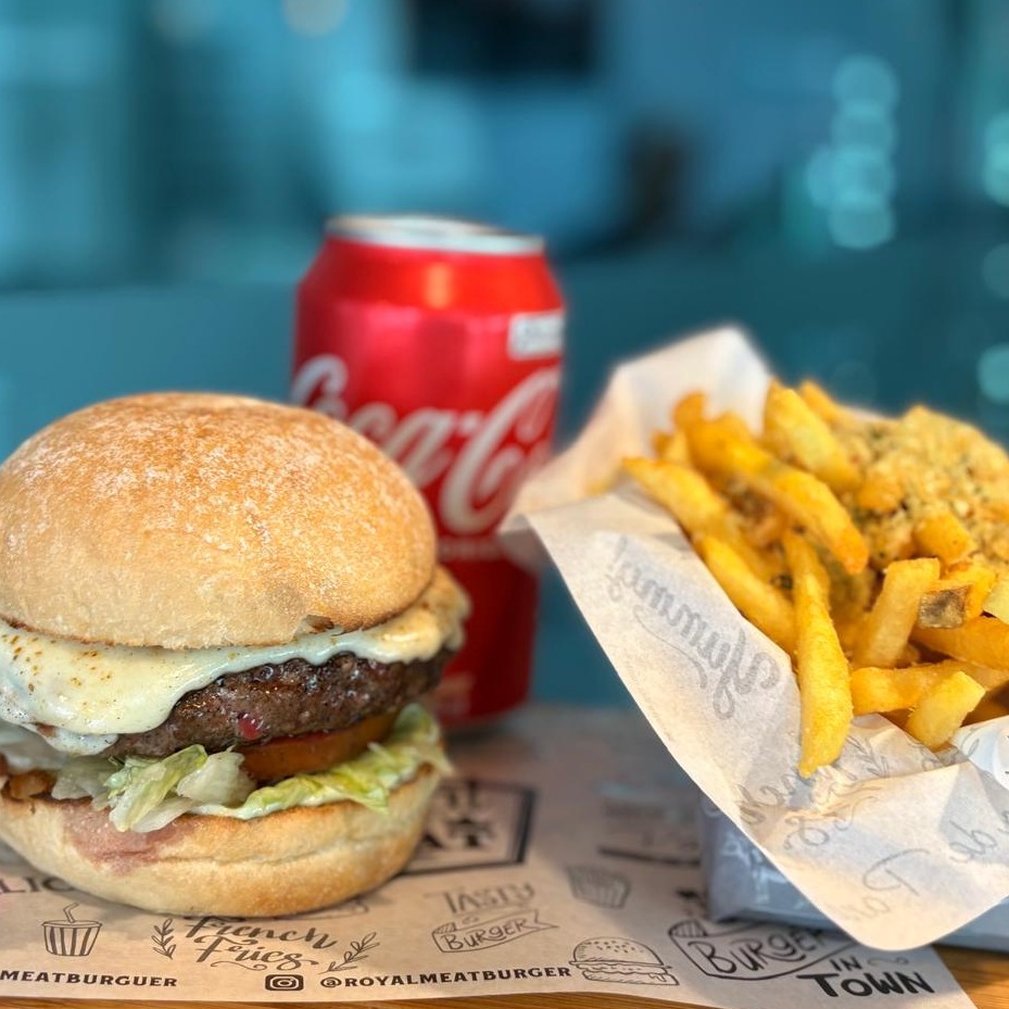 Cheese Salada com Fritas e Coca-Cola 