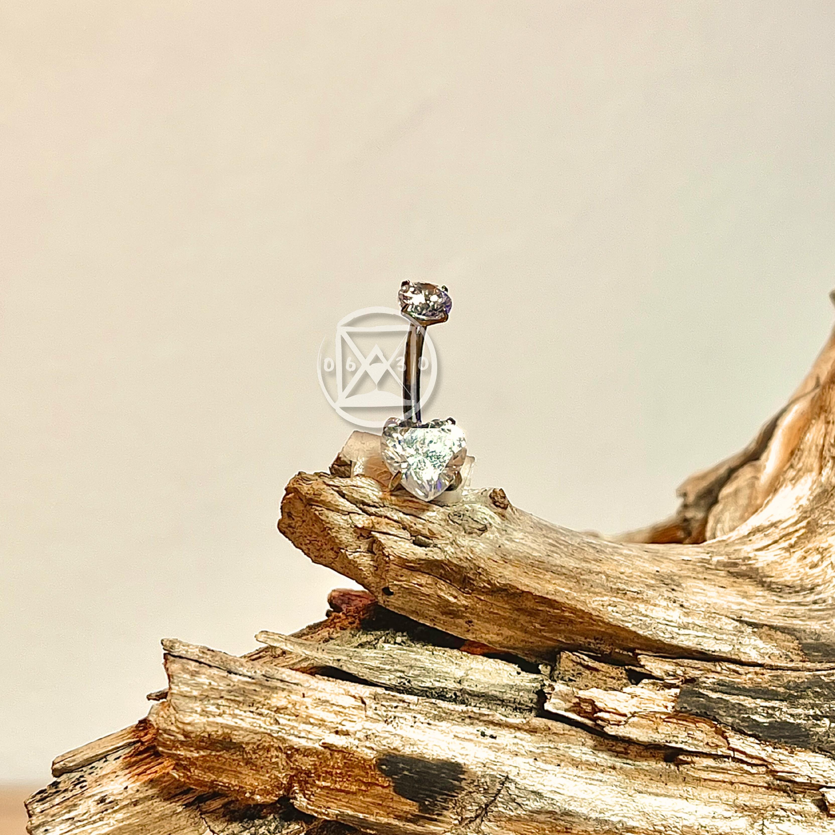 JÓIA TITANIO UMBIGO 2 PEDRAS BRANCA CORACAO - 1.6X10 UNID.