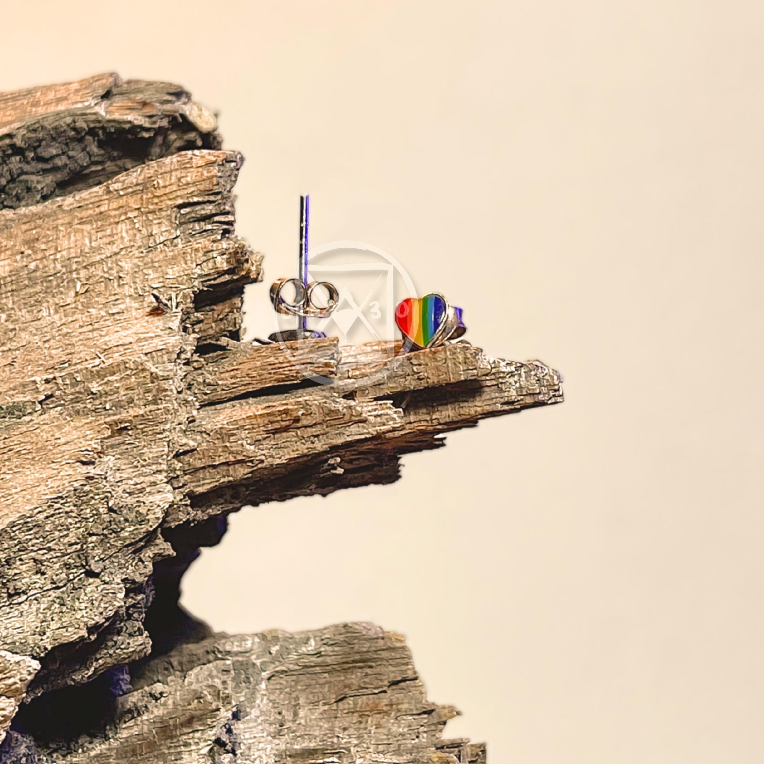 JÓIA PRATA BRINCO CORAÇÃO ARCO-IRIS - 4MM PAR.