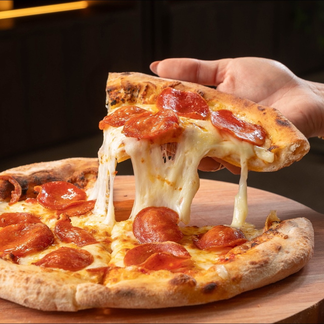 1 Pizza Salgada de 25cm + 1 Bebida + 1 pizza 25 cm grátis