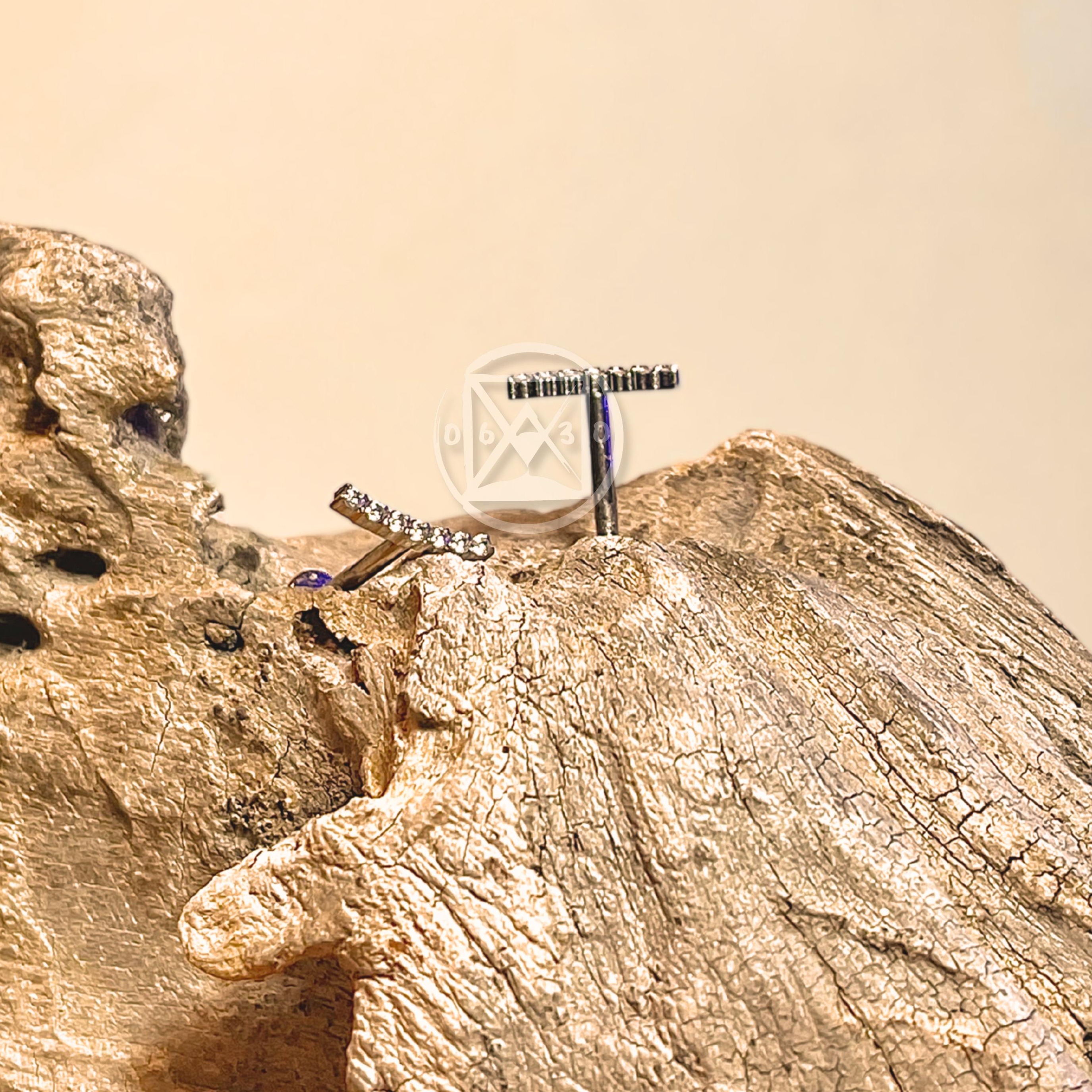 JÓIA  AÇO LABRET BARRA MEIO CURV. PED. BRANCA  - 1.2X8