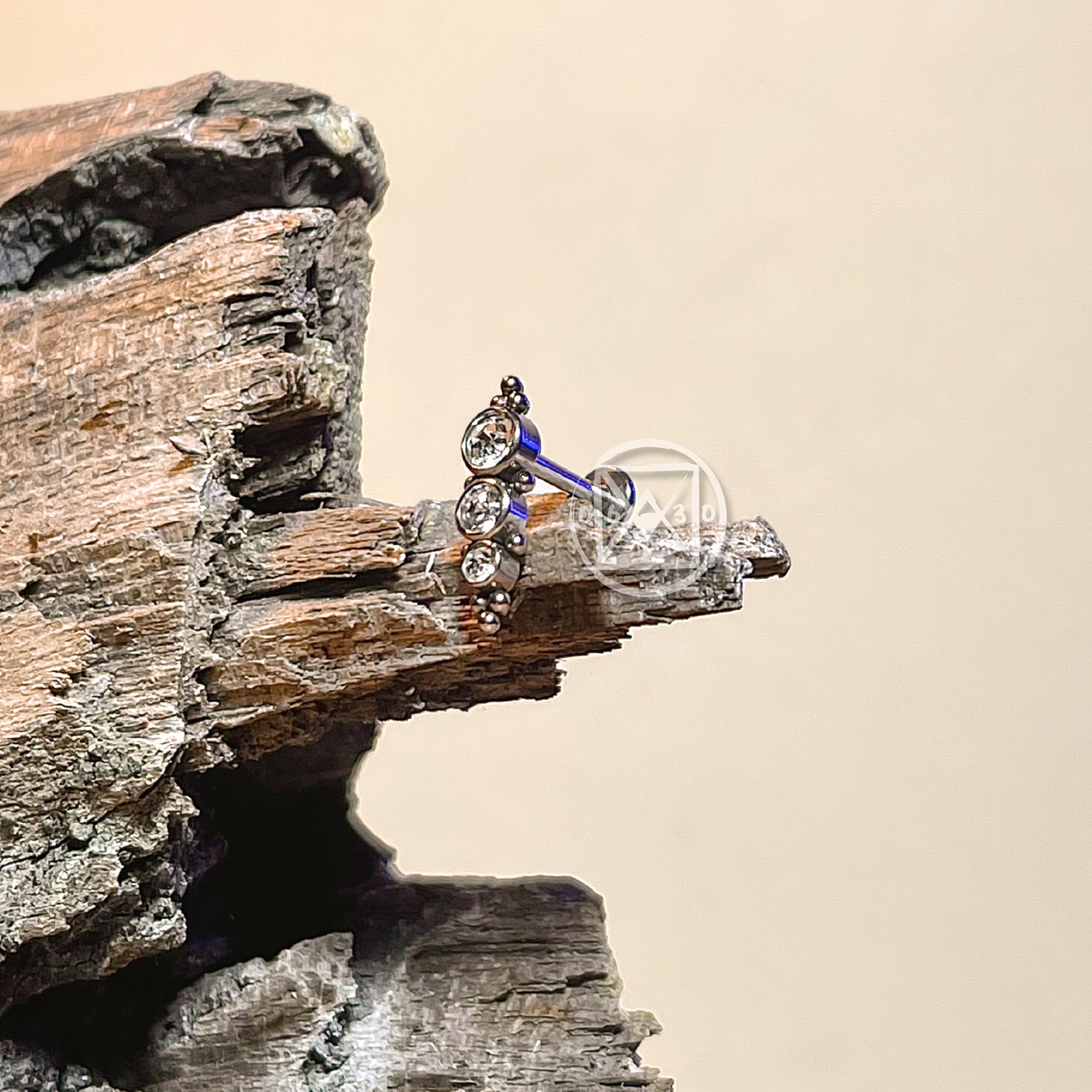 JÓIA LABRET 3 ZIRCONIAS - AÇO