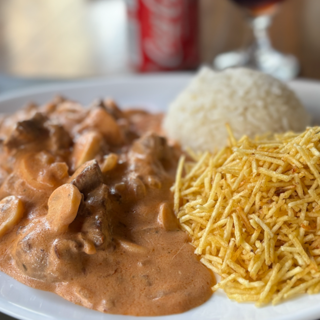 Almoço Executivo Strogonoff de Frango