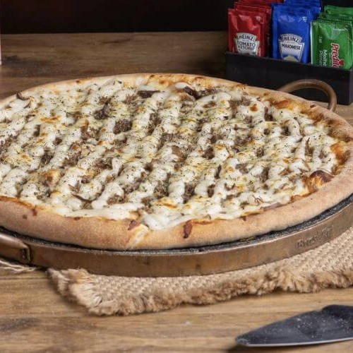 Pizza de carne de seca com catupiry