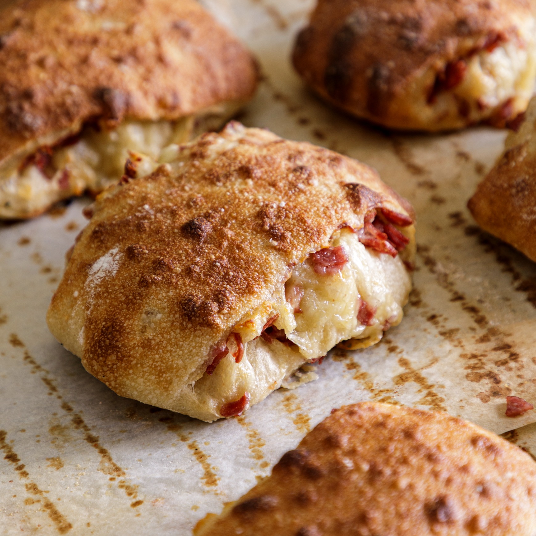 Pavè de calabresa e queijo mussarela