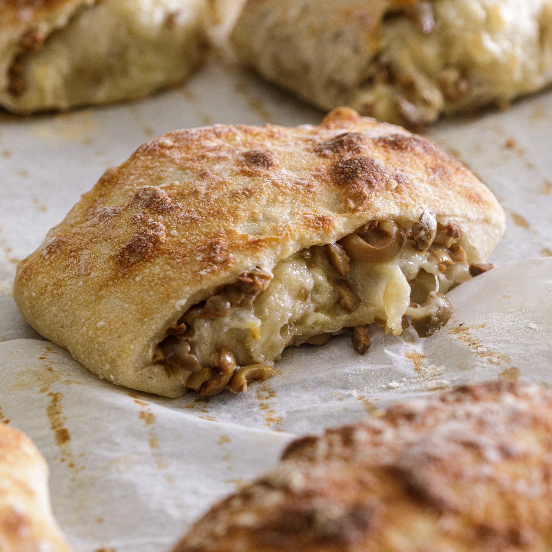 Pavè de azeitona verde e queijo monterey jack