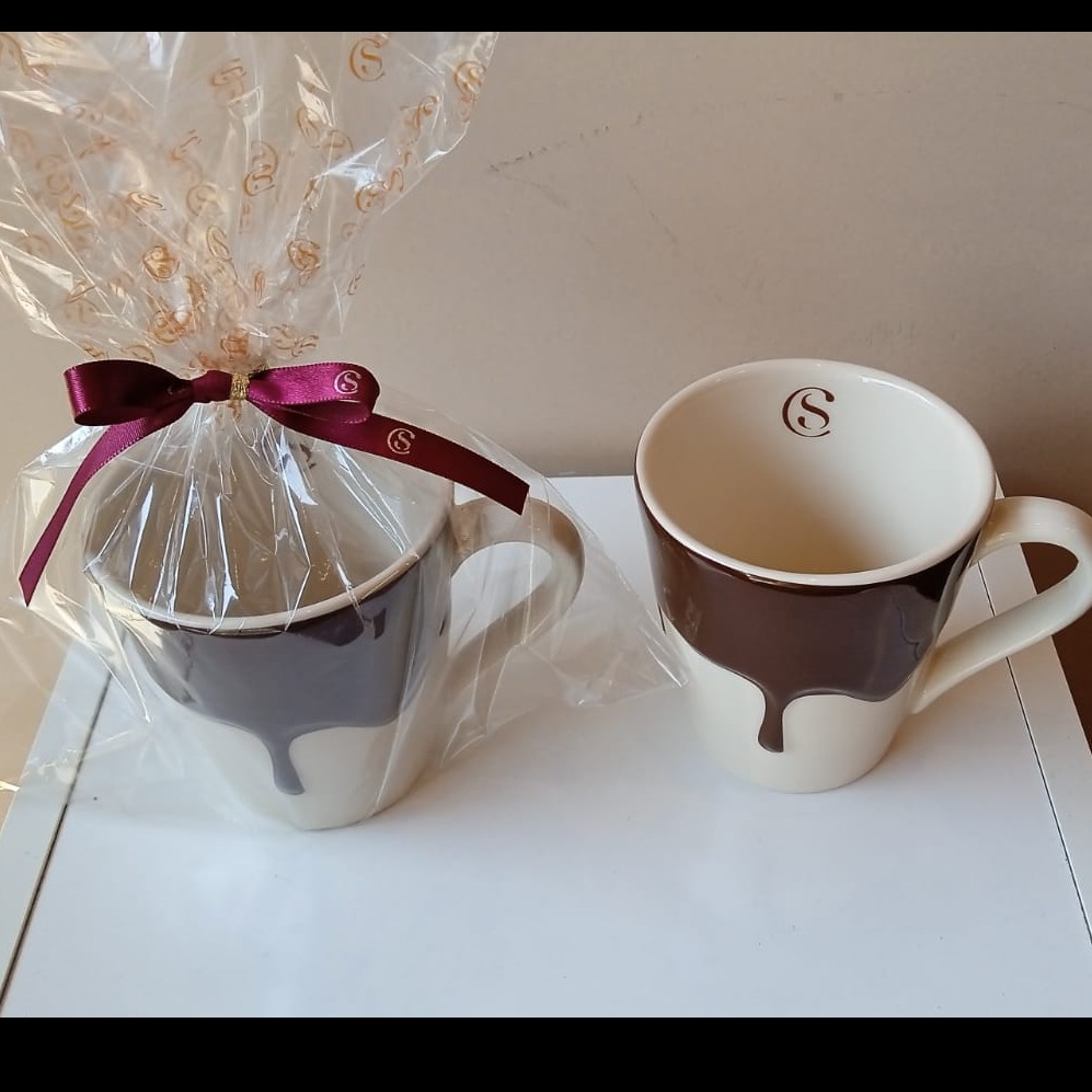Caneca Branca/Calda chocolate com trufas