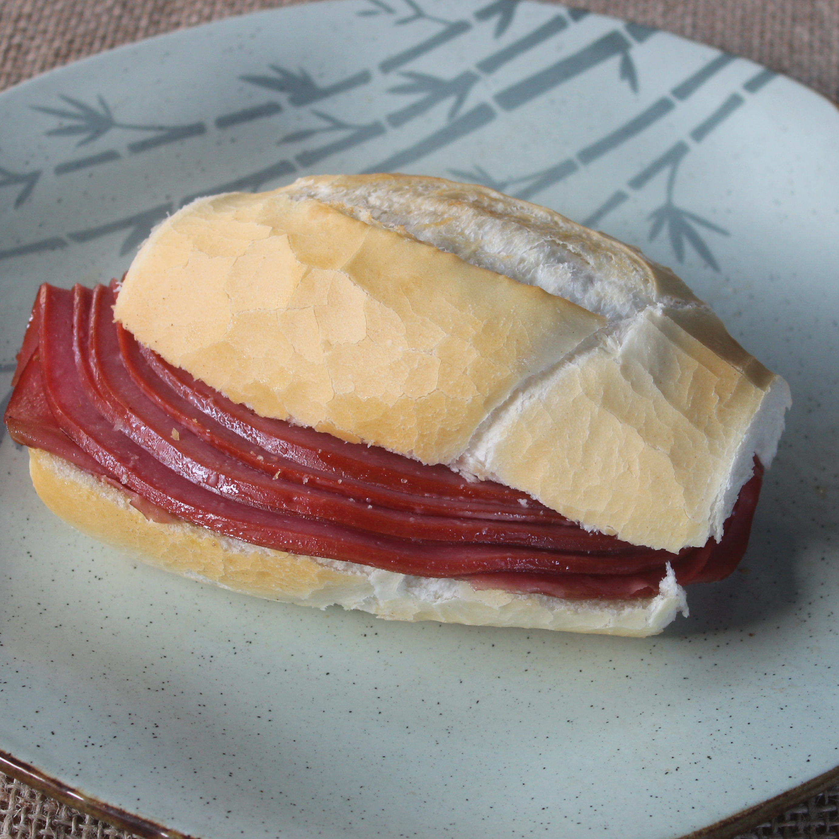 PÃO C/ QUEIJO E MORTADELA