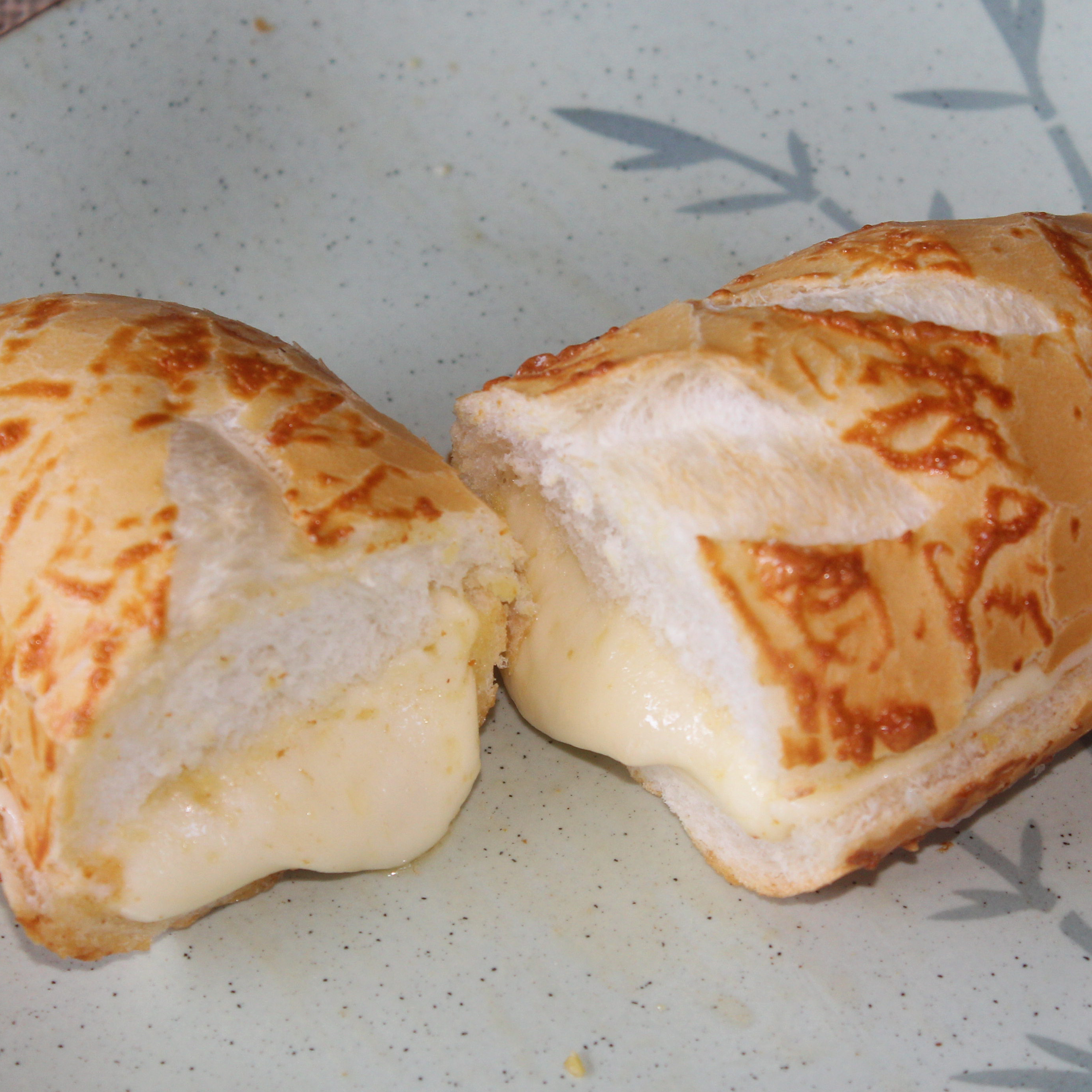 PÃO COM QUEIJO PRATO