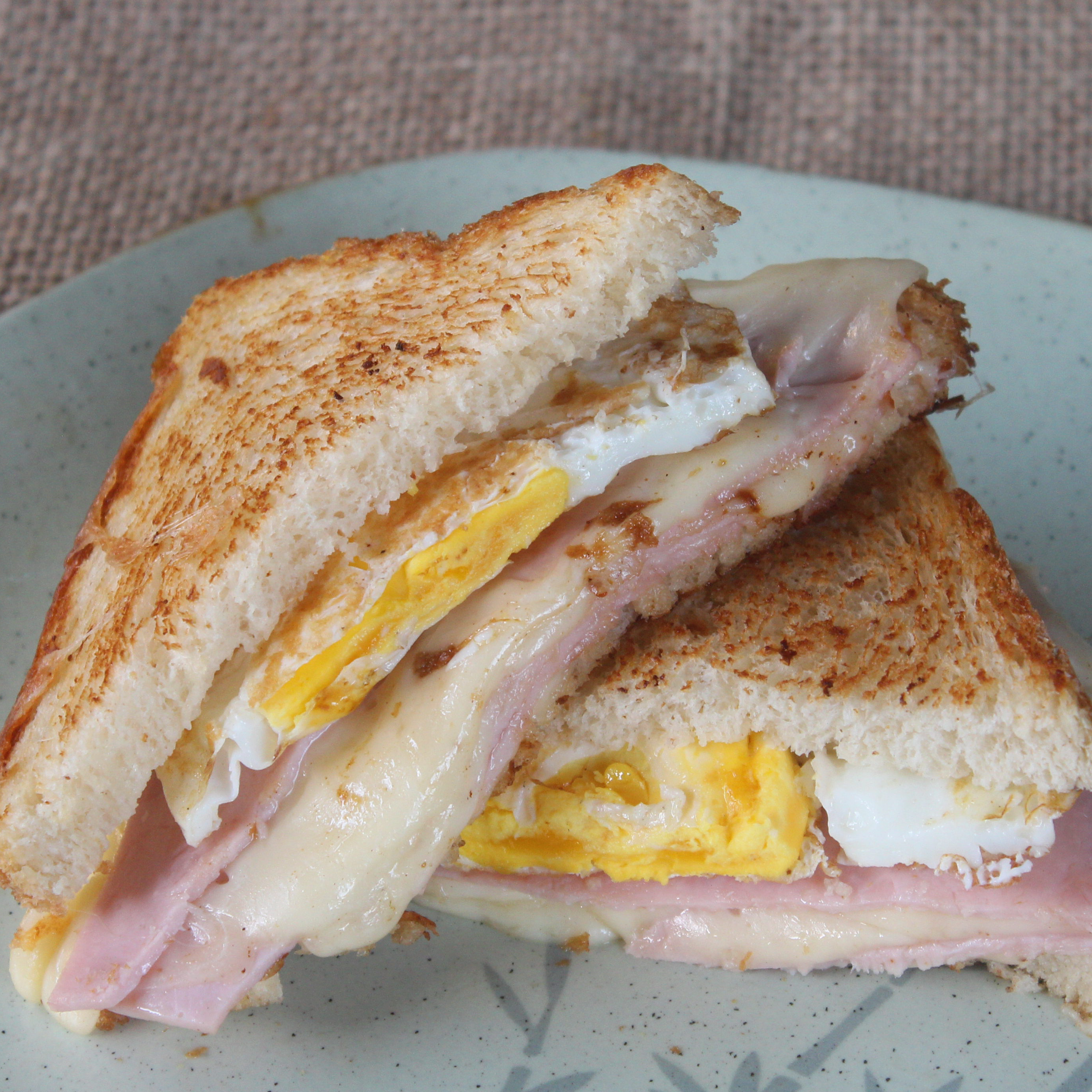 MISTO QUENTE COM OVO