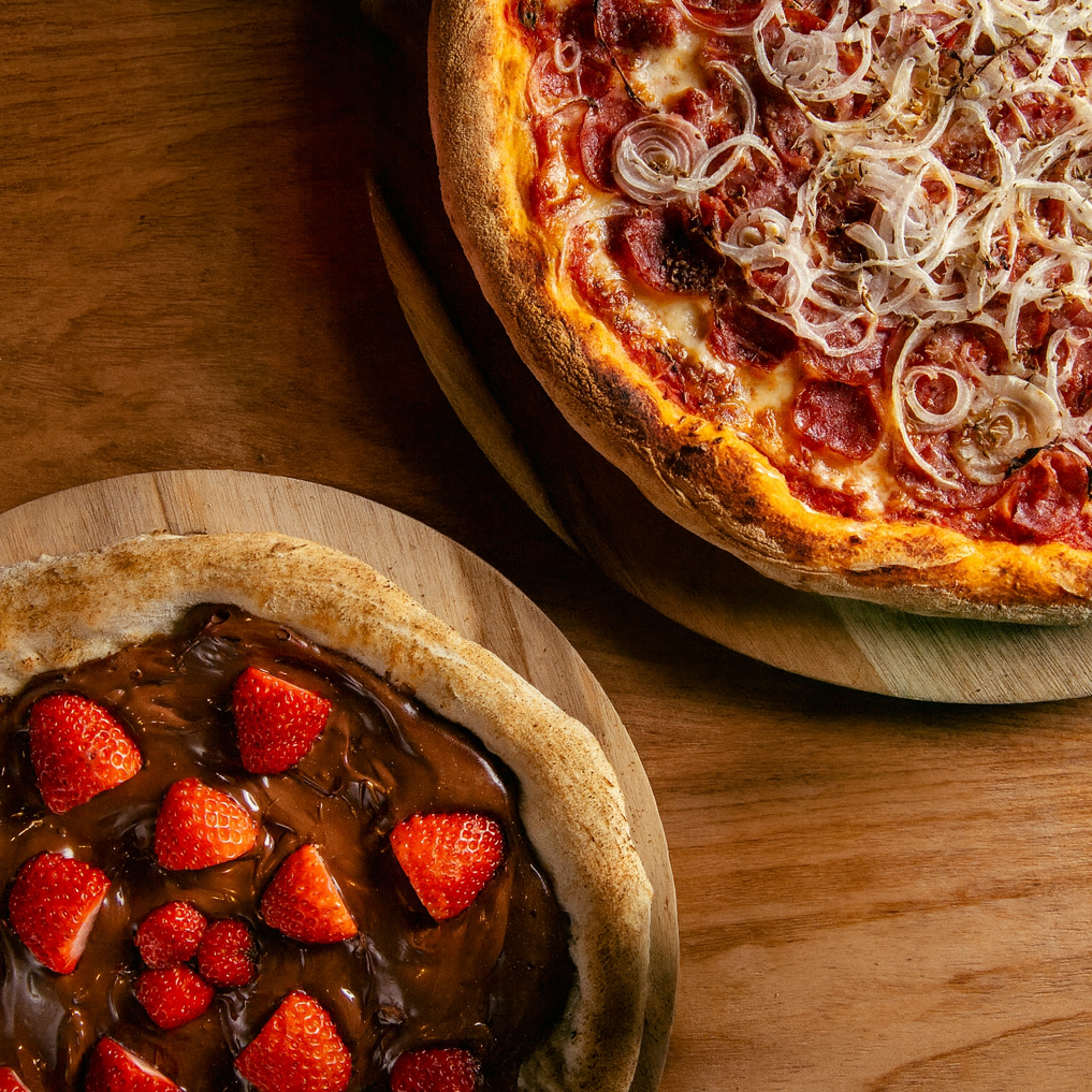 Pizza Grande 35cm + Pizza Doce 25cm de Presente