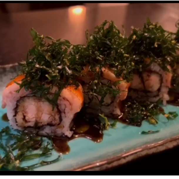 Uramaki Salmão Empanado com  Couve Crispy