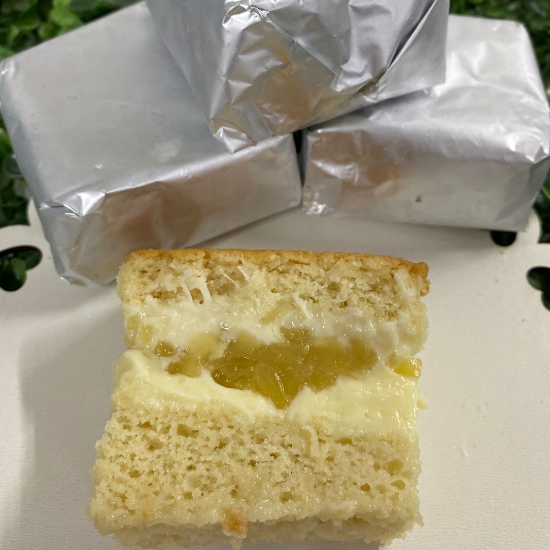 Bolo Gelado de Abacaxi com Coco Fatia