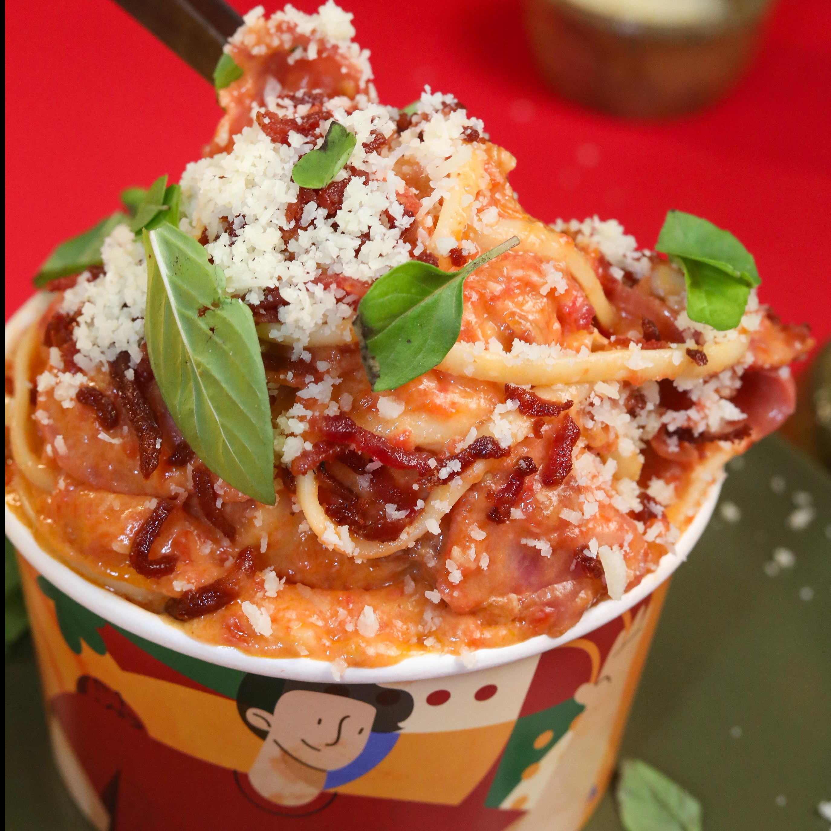 Massa Calabresa com Molho de Queijo e Vermelho