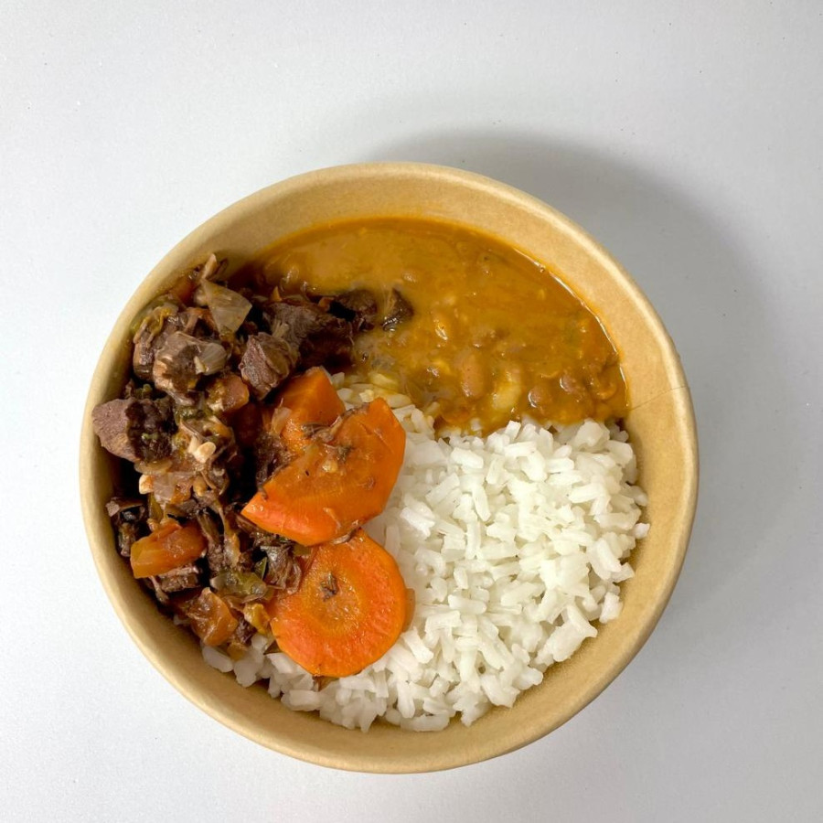 Picadinho de Carne c/ Cenoura, Arroz, Feijão e Purê de Batata