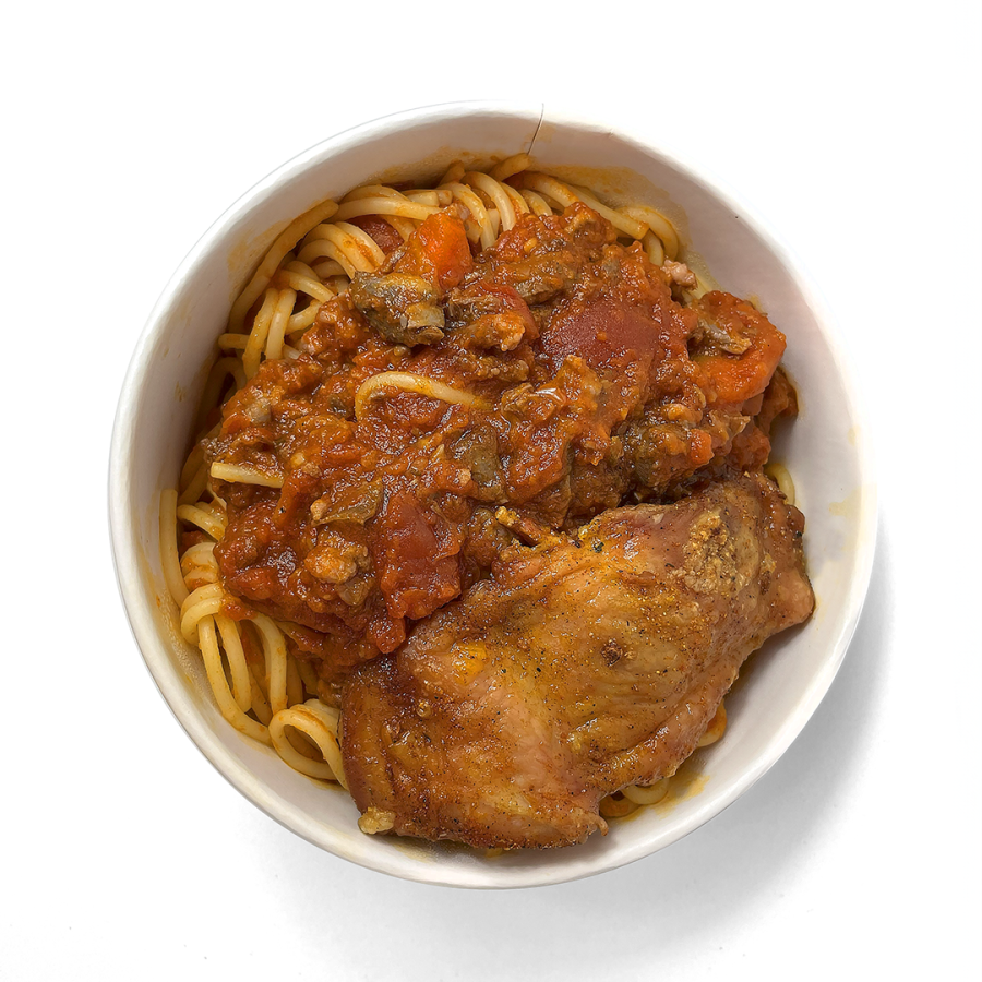 Macarrão ao Molho de Linguiça e Filé de Frango Assado