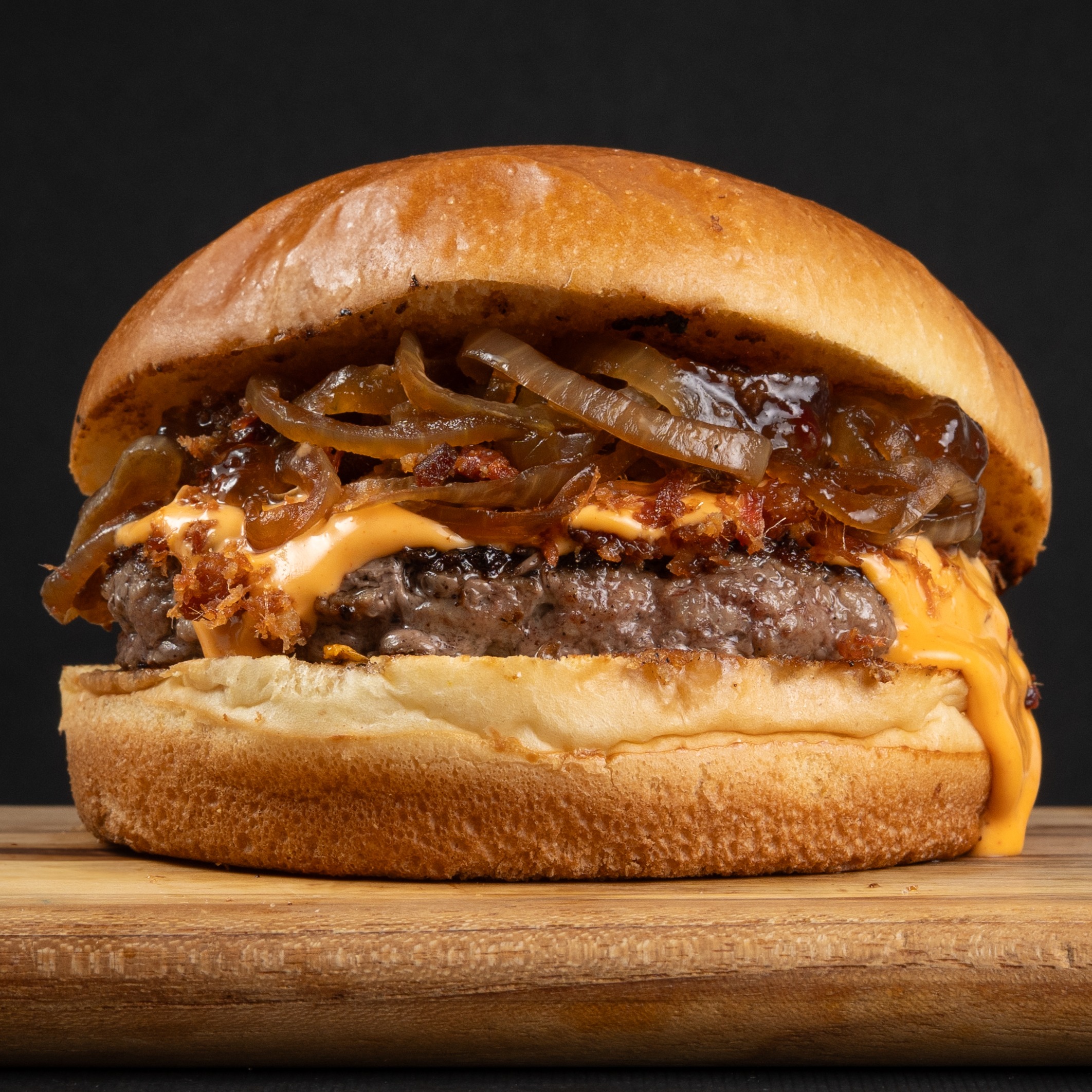 Cíceros Melt com Creme de Queijo, Cebola Caramelizada e Geleia de Pimenta