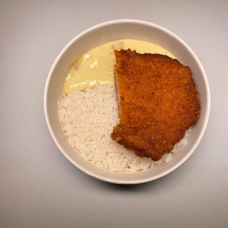 Filé de Frango Empanado com Creme de Milho - RIZOMA