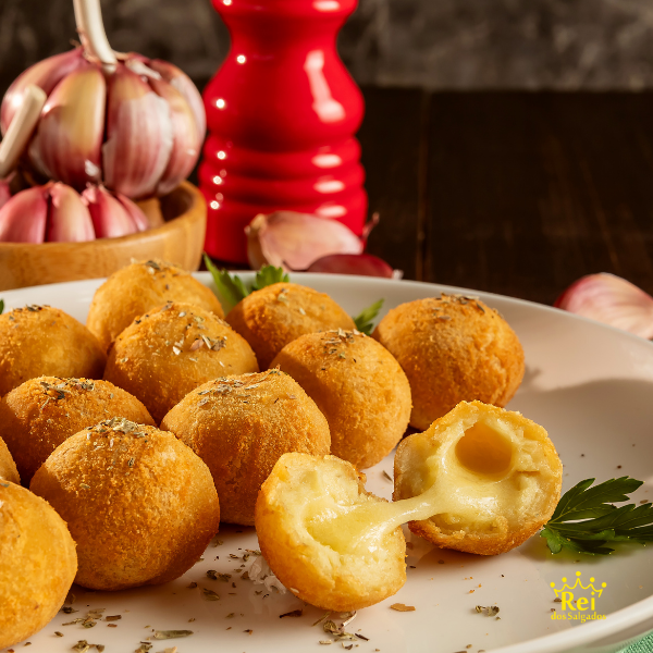 Bolinha de Queijo com Alho