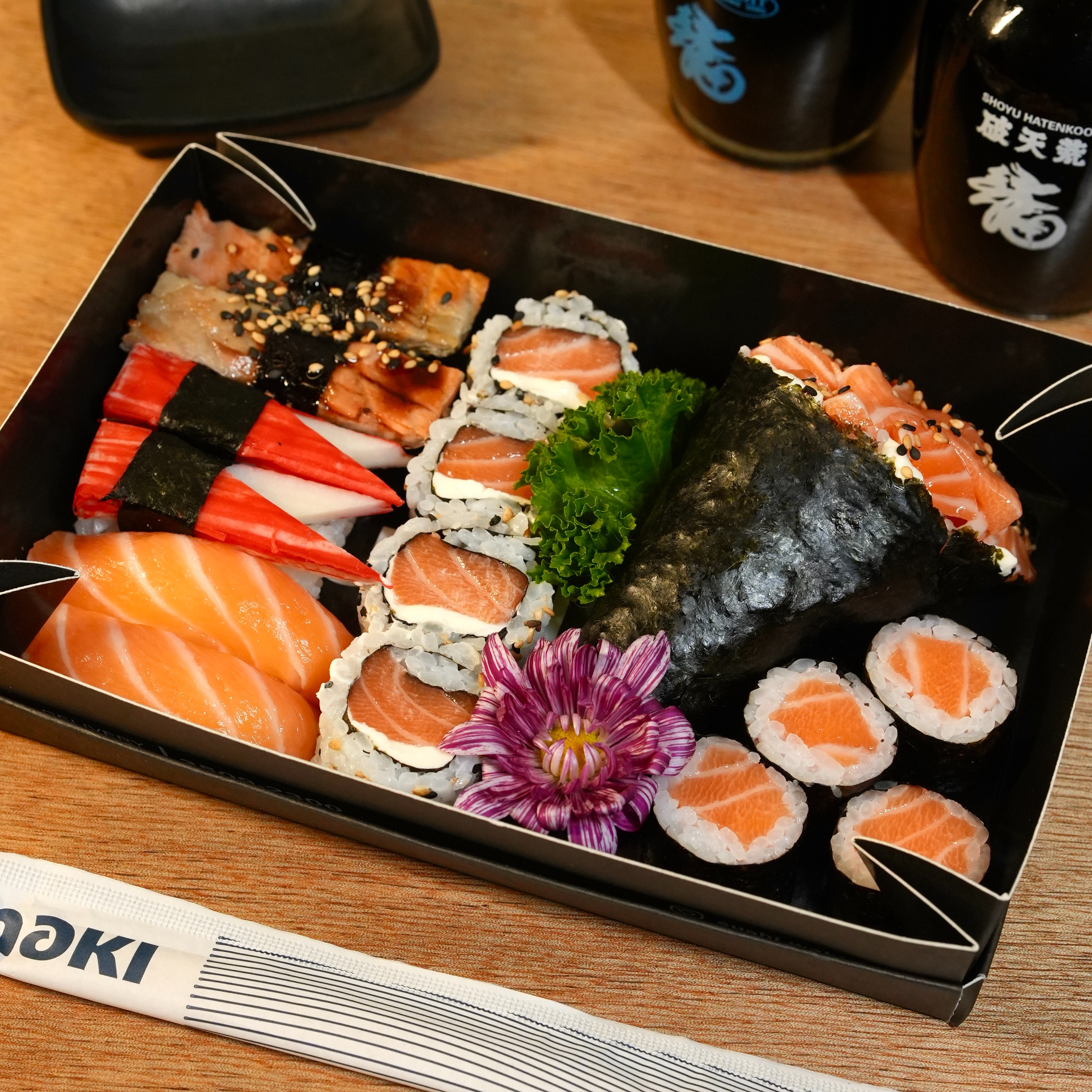 Box 04 com temaki - 14 peças + 1 temaki