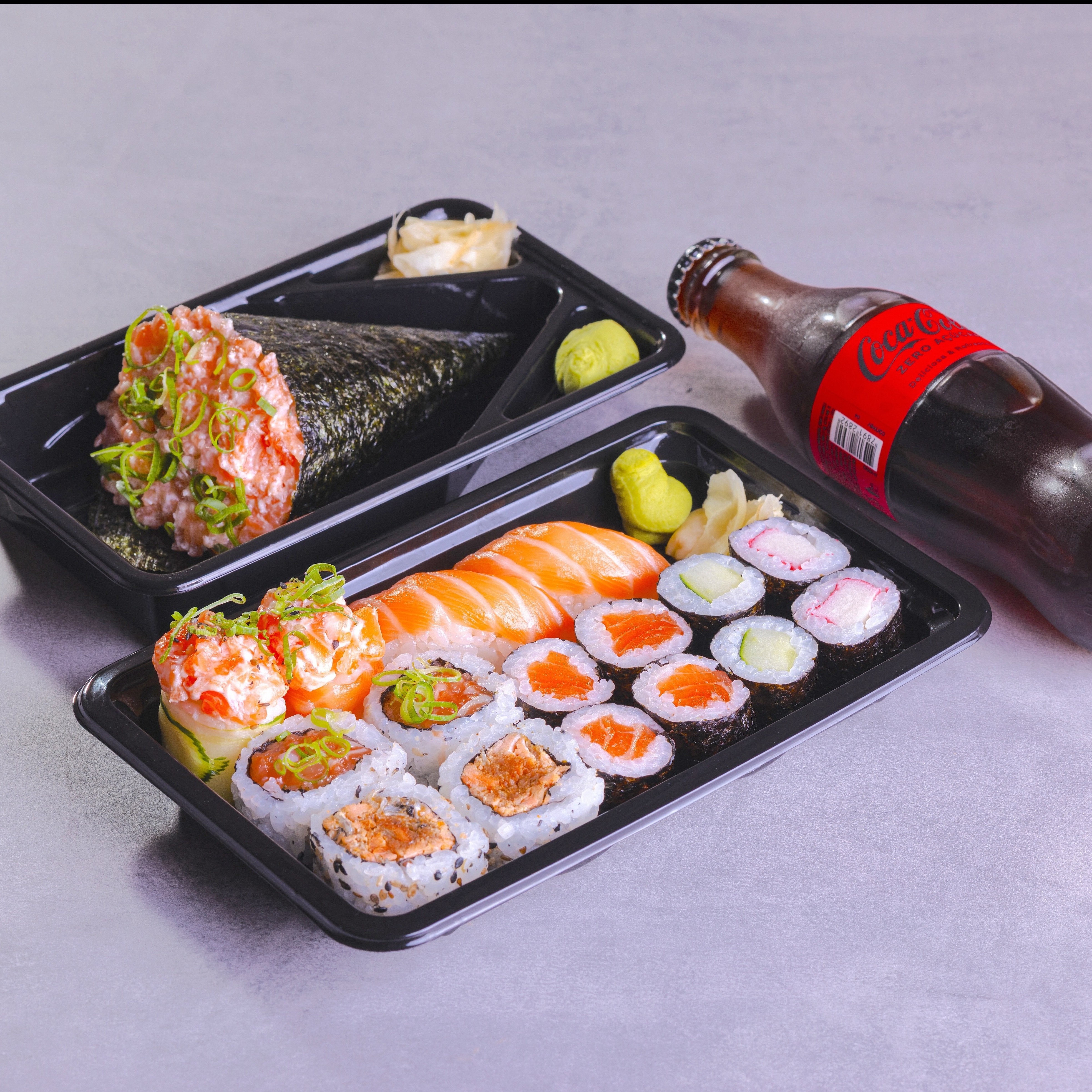 Fuji + Temaki completo salmão + Coca 250ml