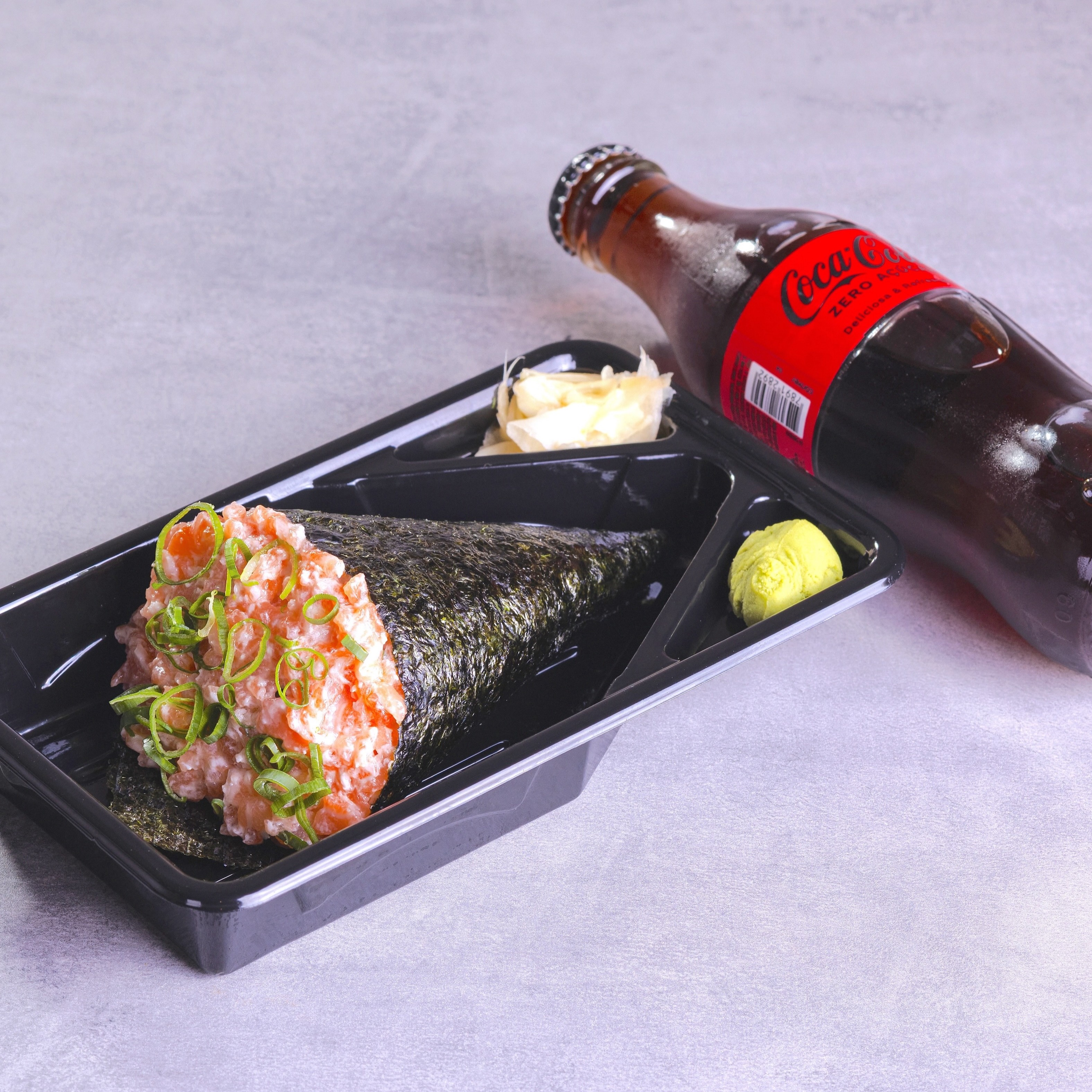 Temaki Salmão Completo + Coca 250ml